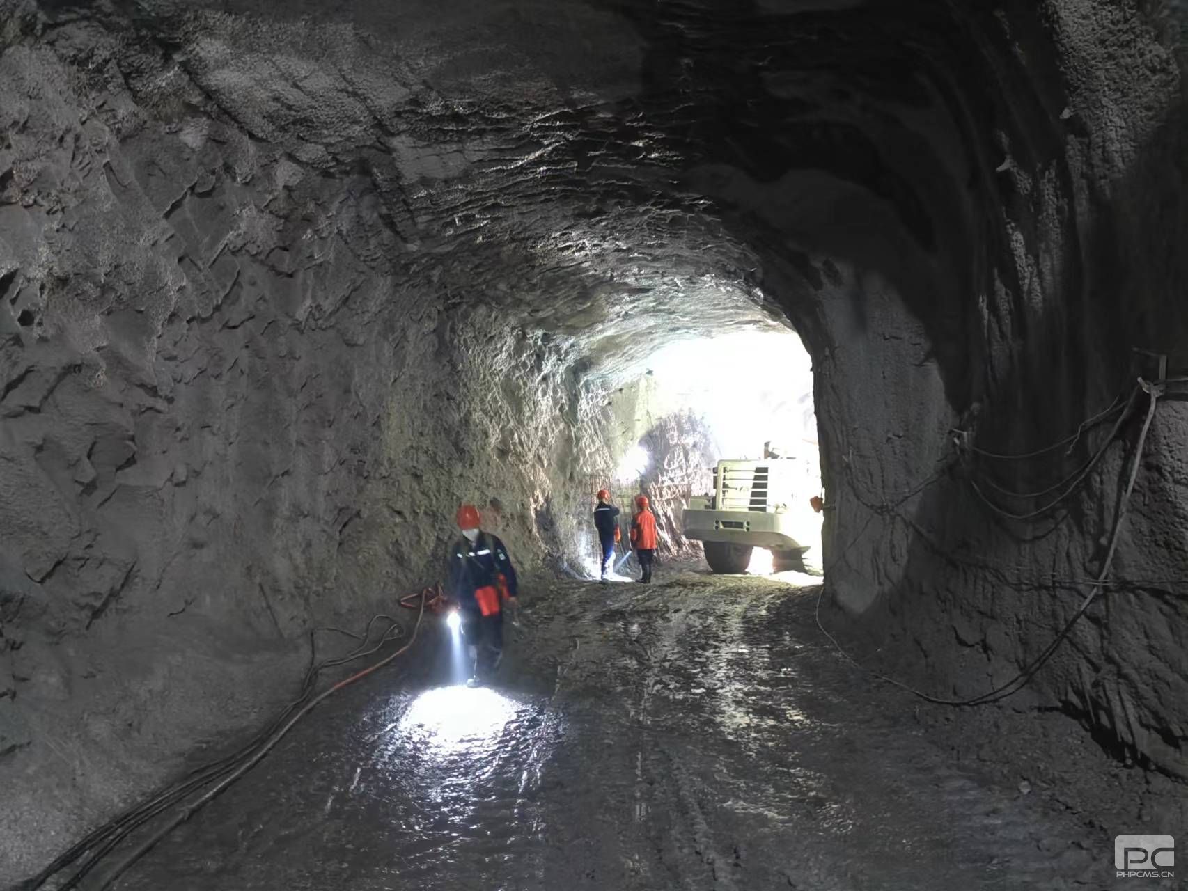 �۲��á�(�й���)���޹�˾����