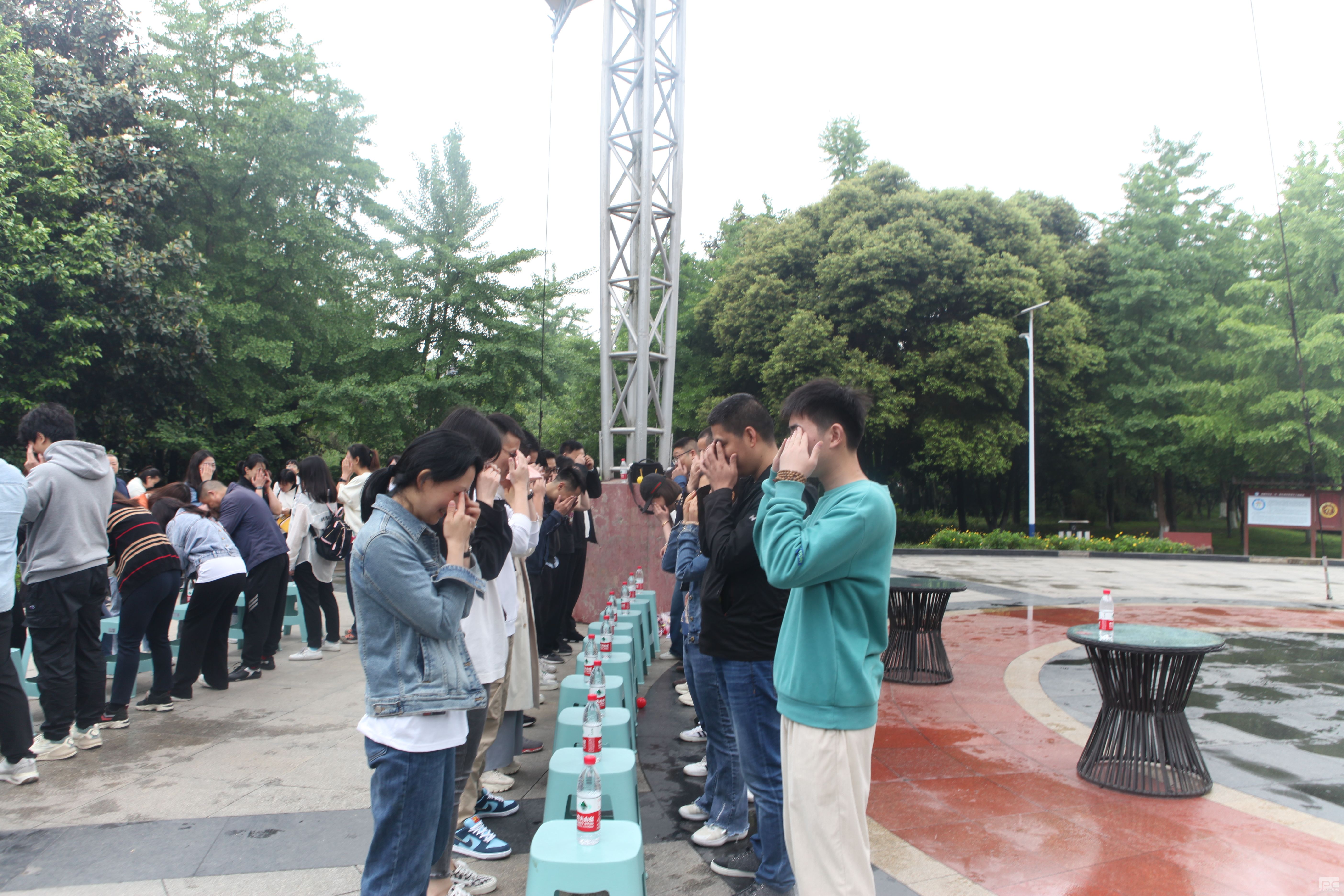 �۲��á�(�й���)���޹�˾����