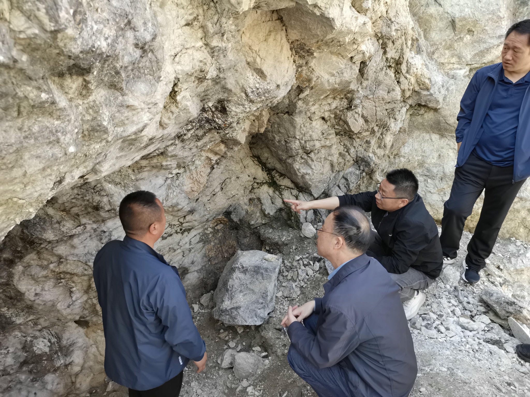 �۲��á�(�й���)���޹�˾����