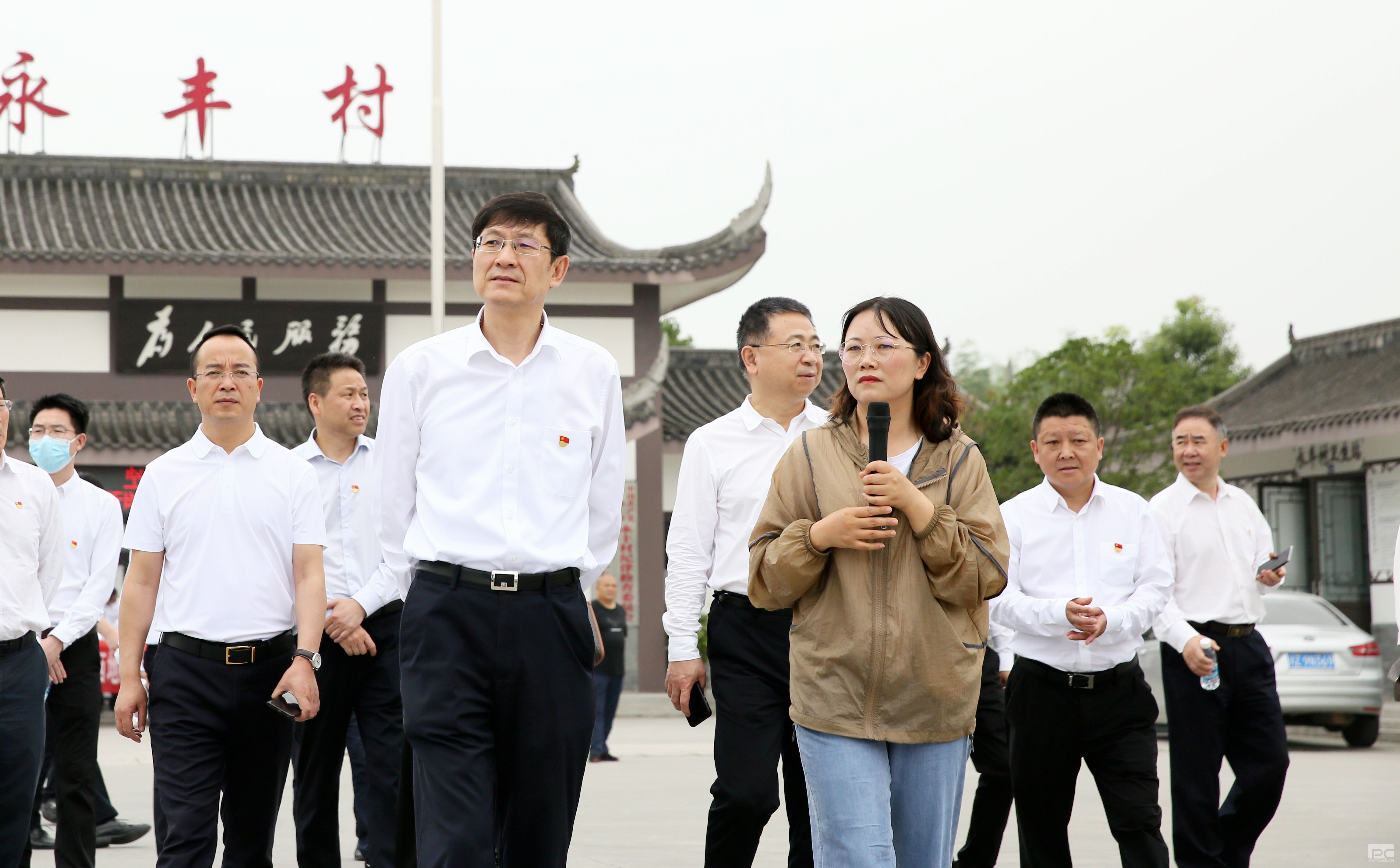 �۲��á�(�й���)���޹�˾����