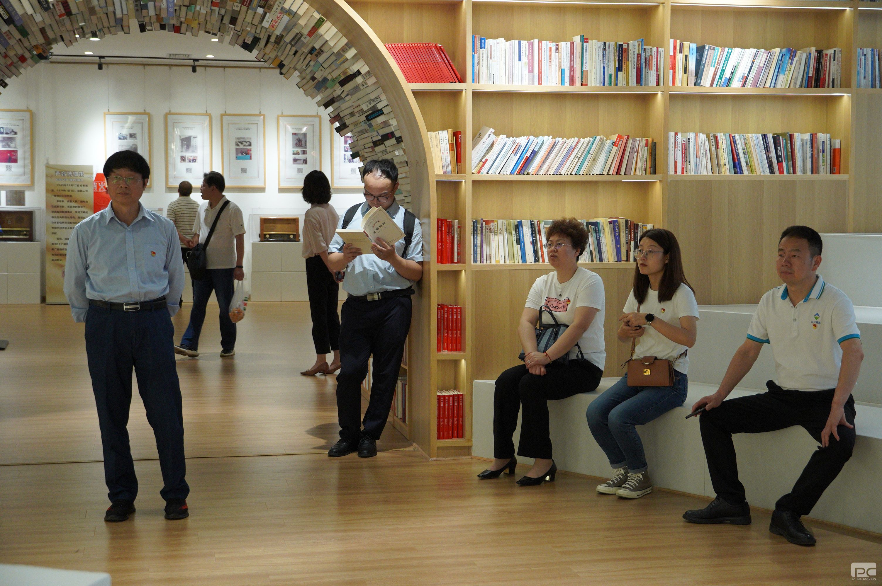 �۲��á�(�й���)���޹�˾����