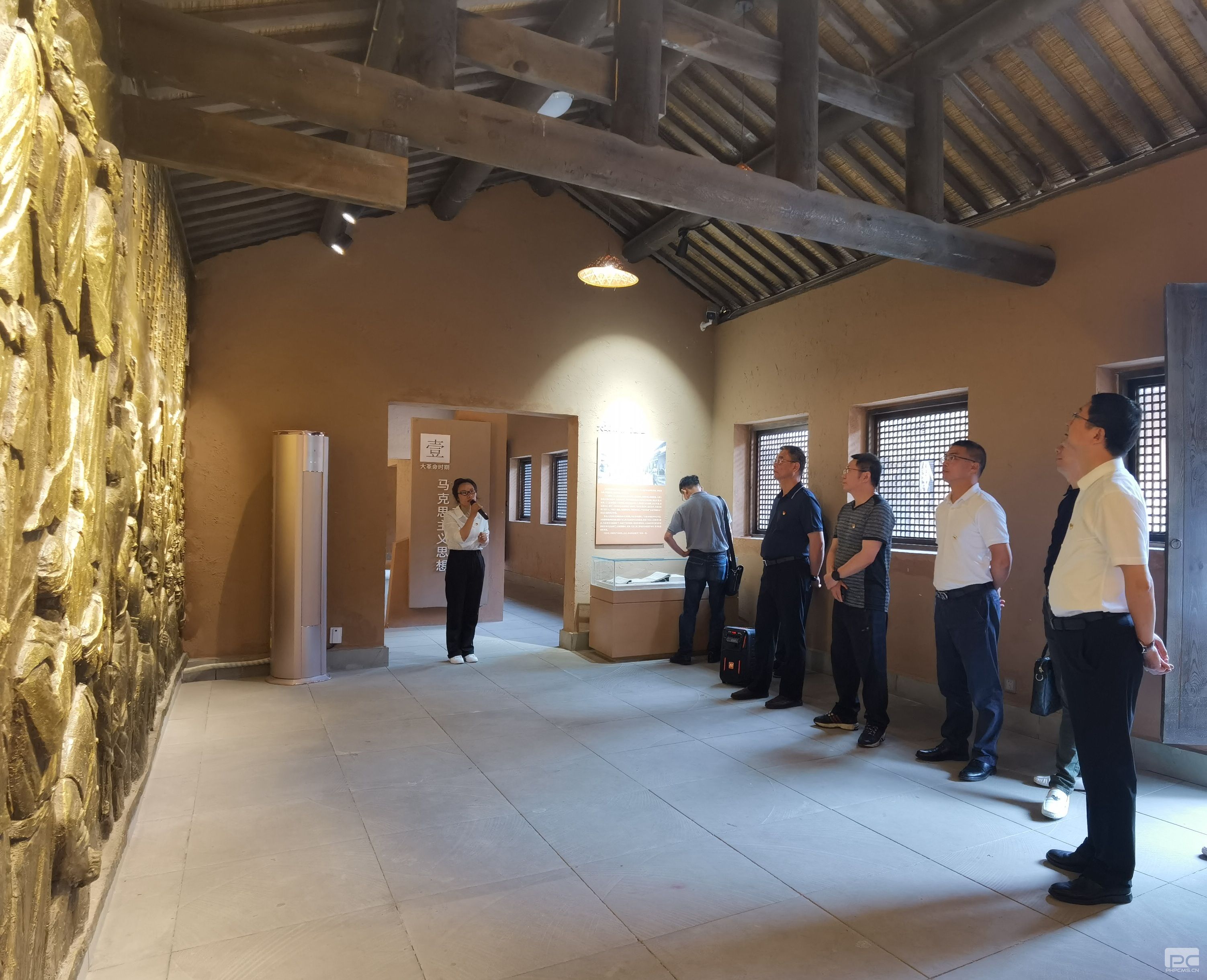 �۲��á�(�й���)���޹�˾����