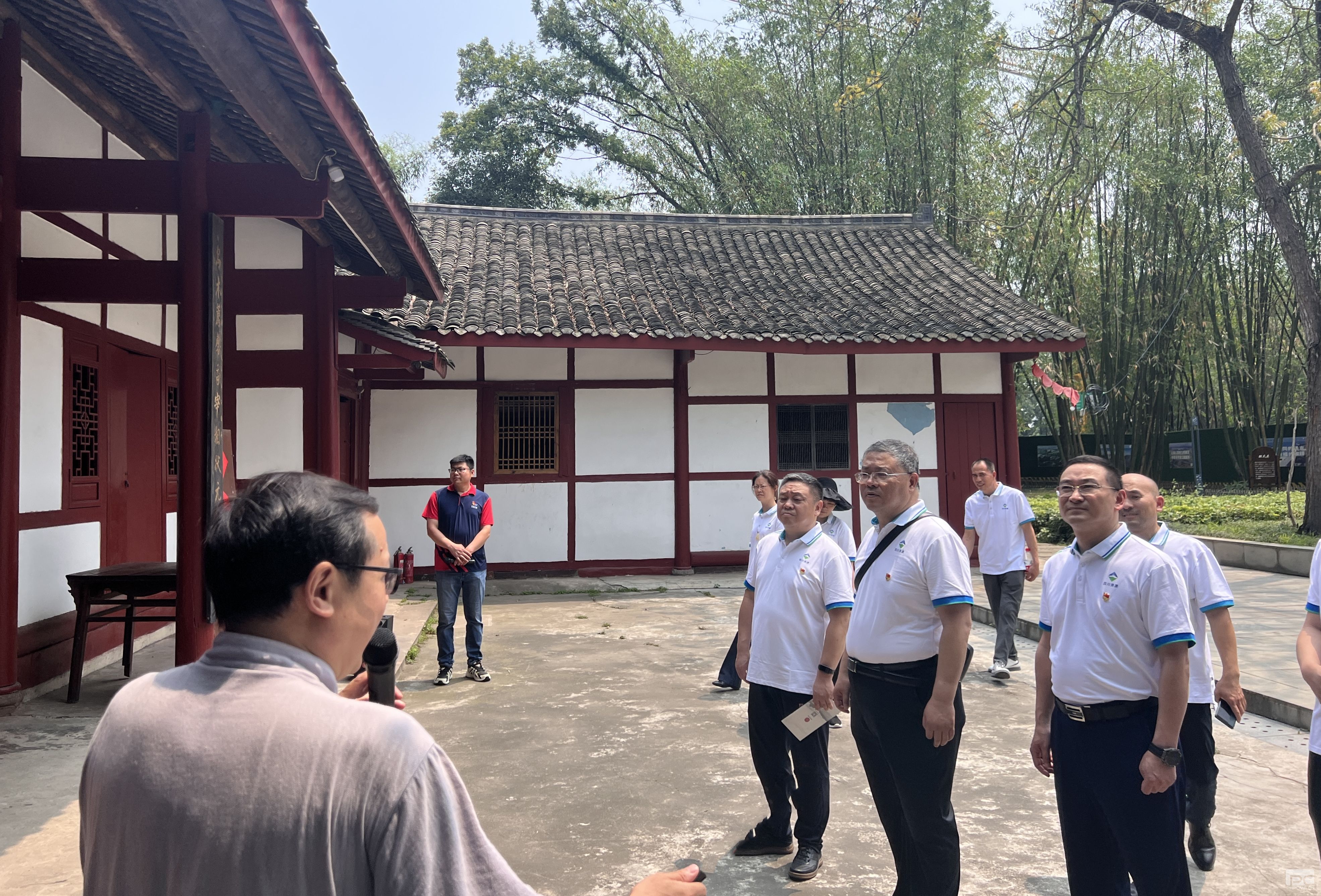 �۲��á�(�й���)���޹�˾����