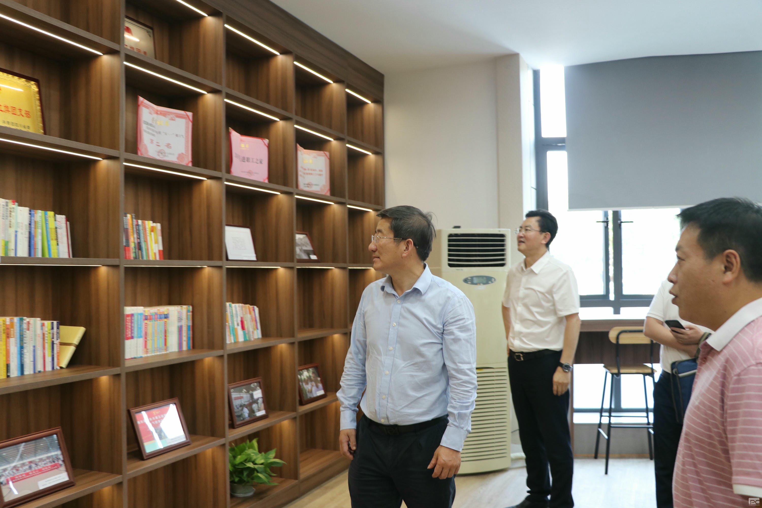 ʡ��Ȼ�۲���Ͷ�ʼ��ŵ�ίίԱ��ְ�����¡�������ϯ�Ŵ�ïһ�е�����ͨ���輯��