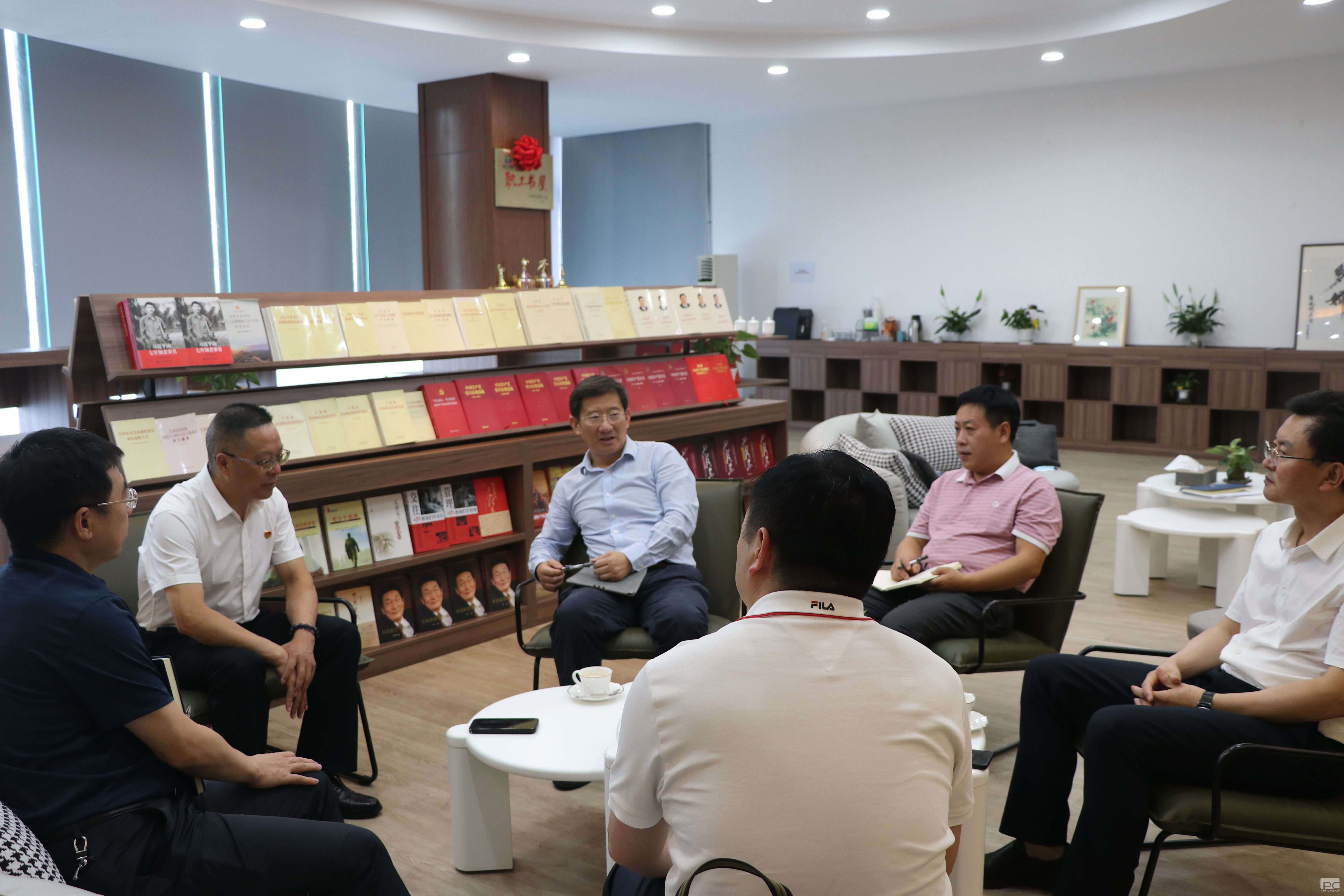 �۲��á�(�й���)���޹�˾����