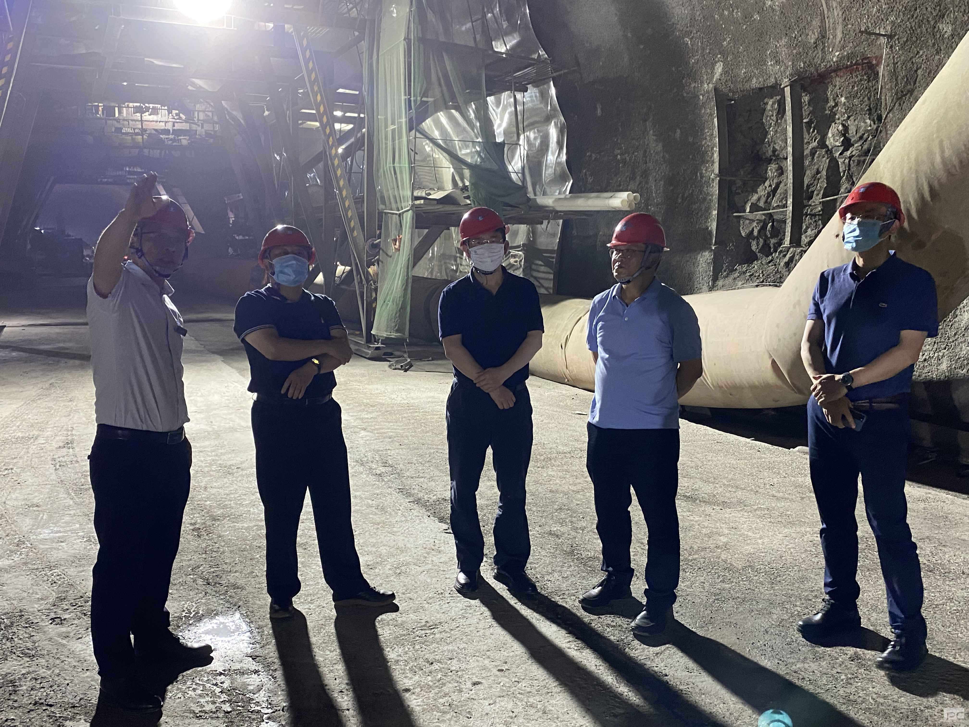 �۲��á�(�й���)���޹�˾����