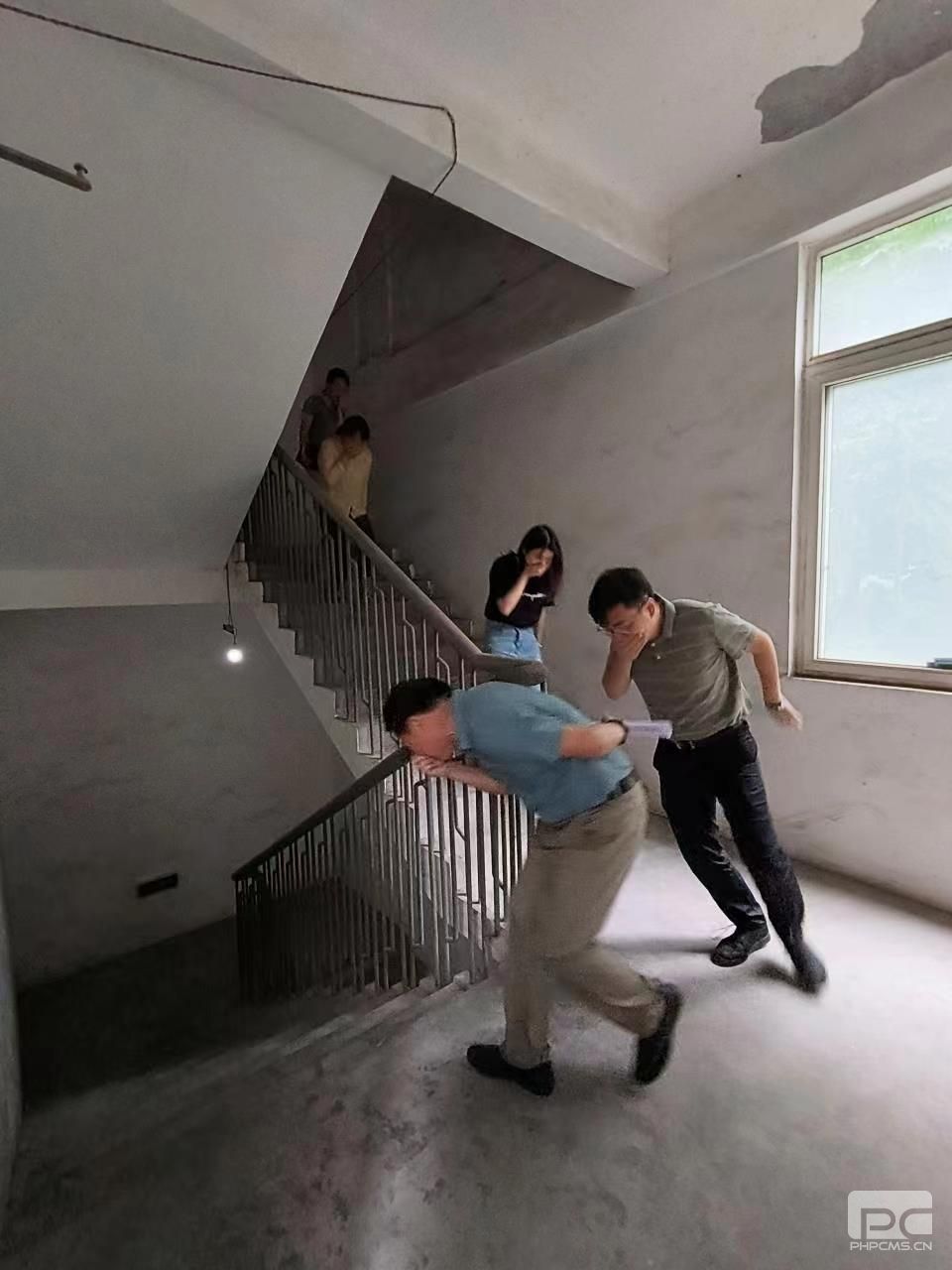 �۲��á�(�й���)���޹�˾����