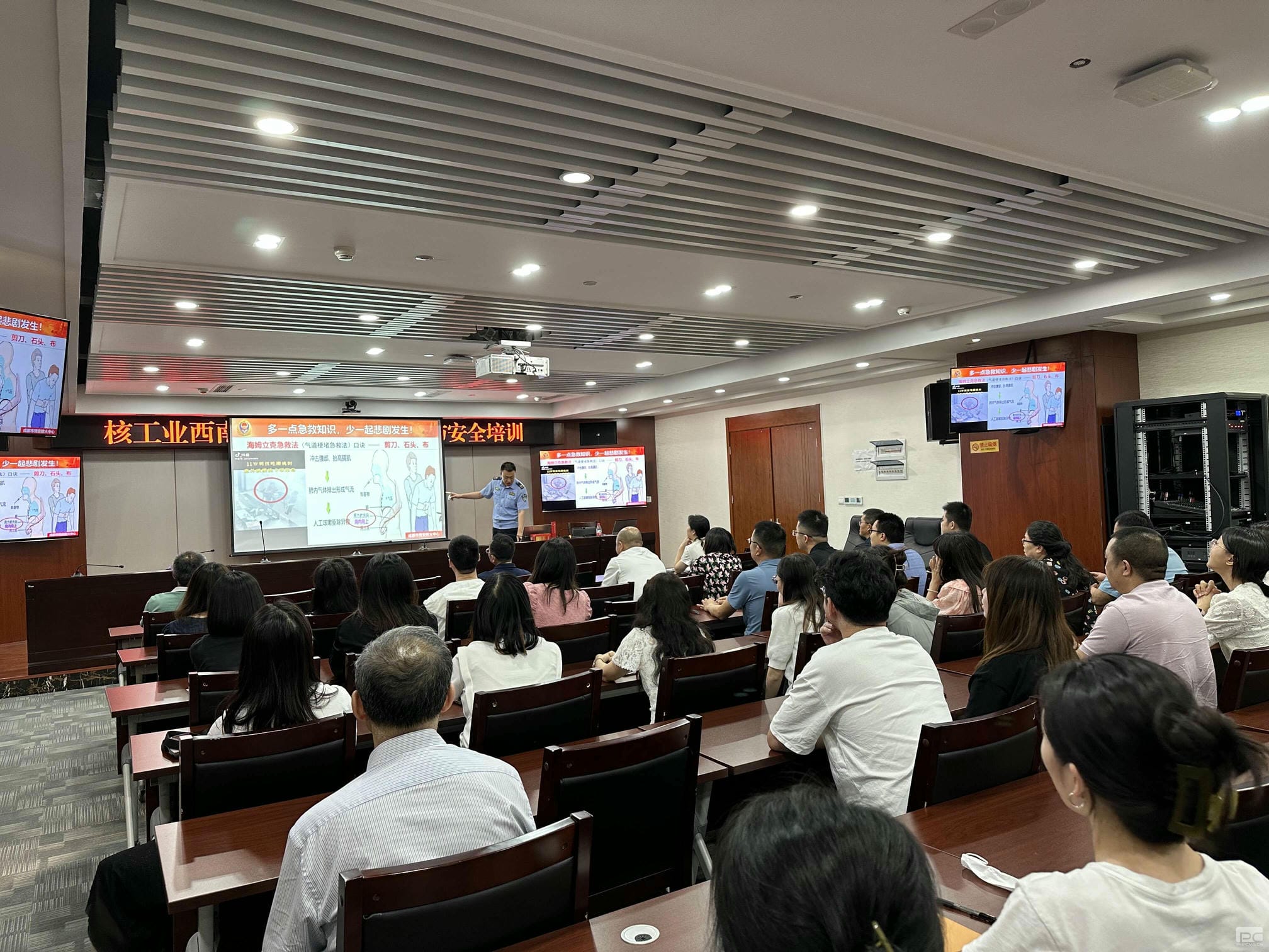 �۲��á�(�й���)���޹�˾����