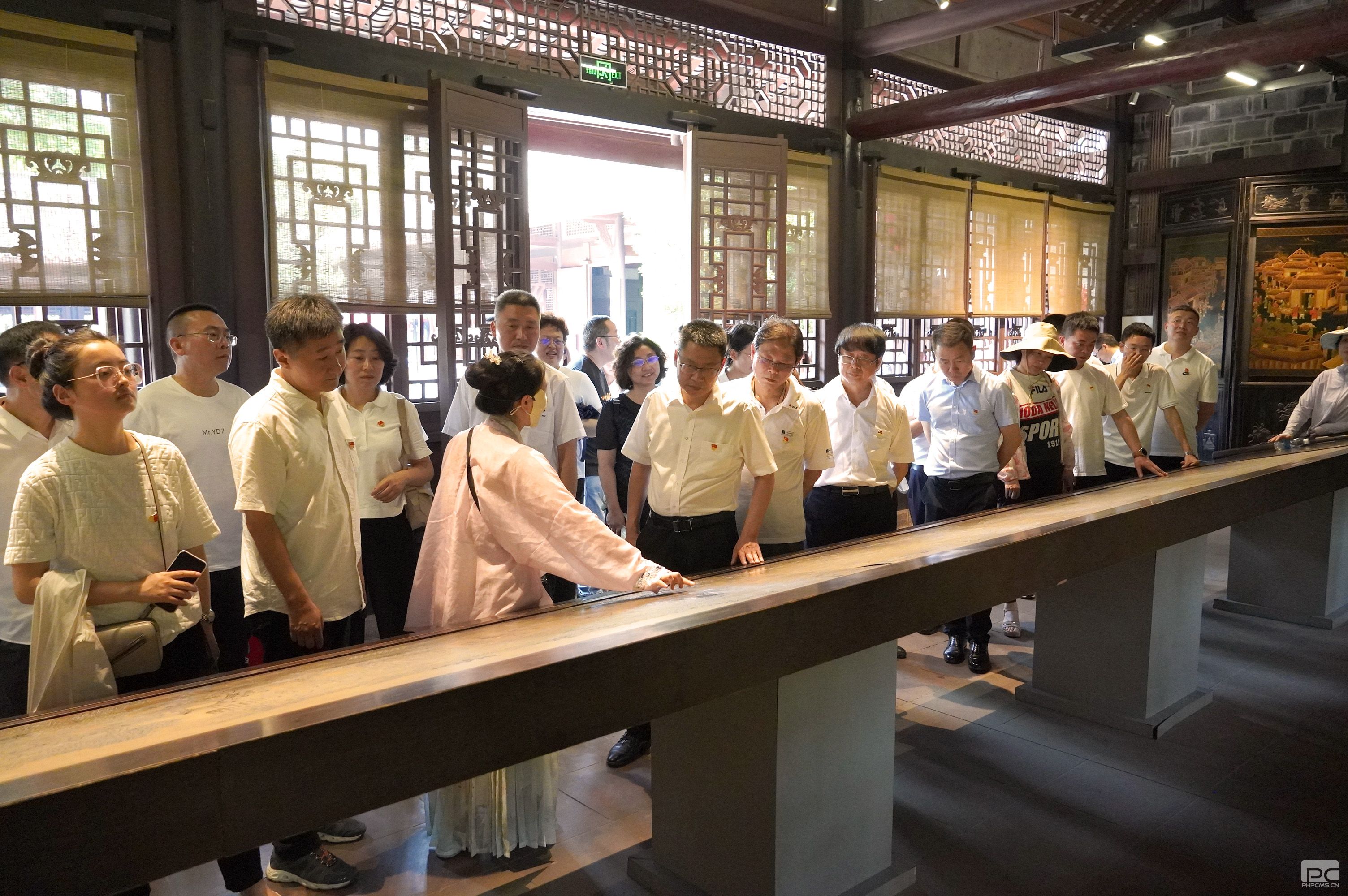 �۲��á�(�й���)���޹�˾����