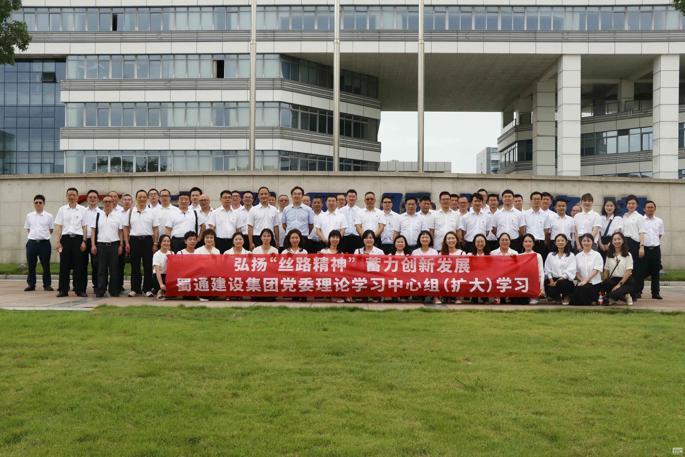 �۲��á�(�й���)���޹�˾����