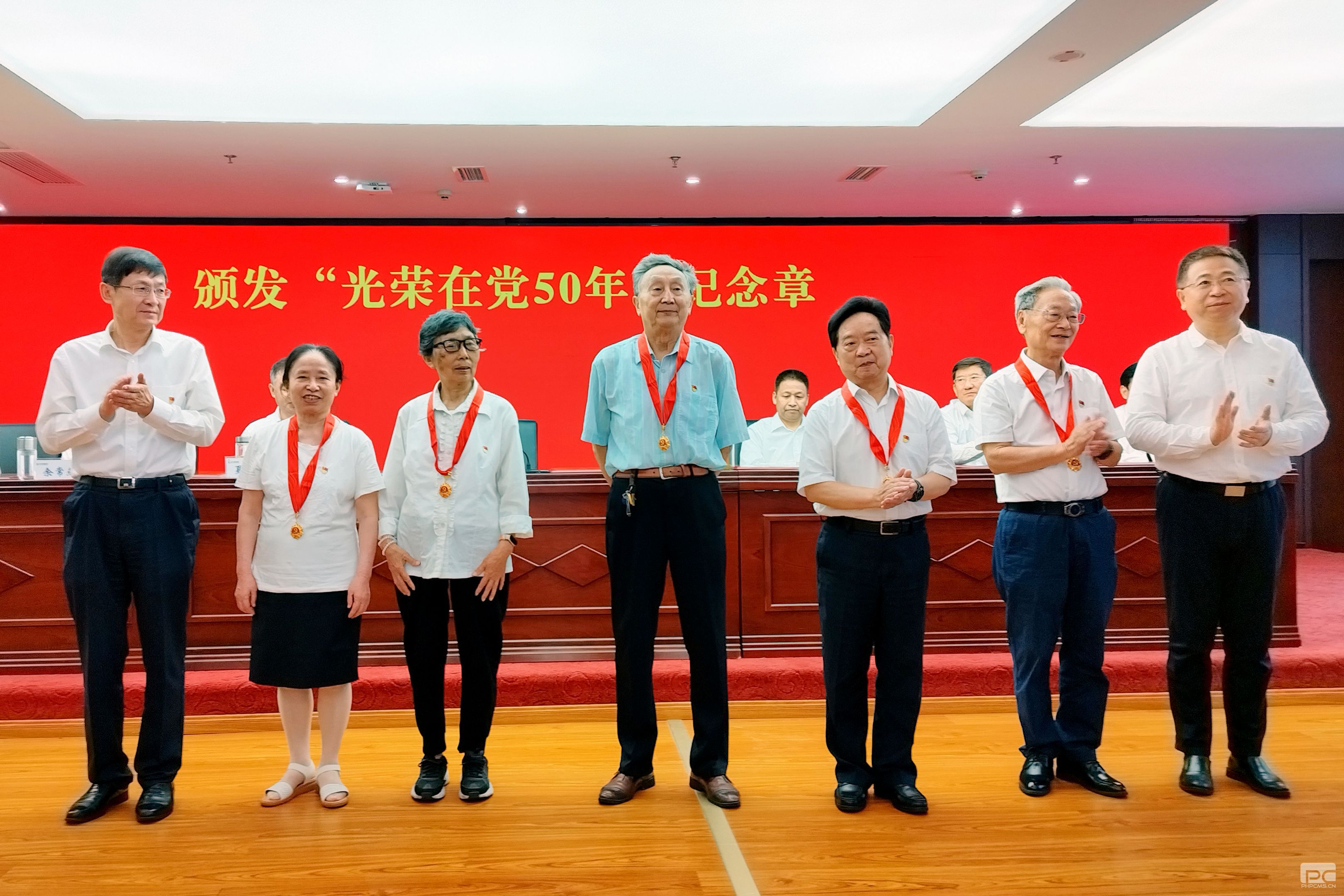 �۲��á�(�й���)���޹�˾����