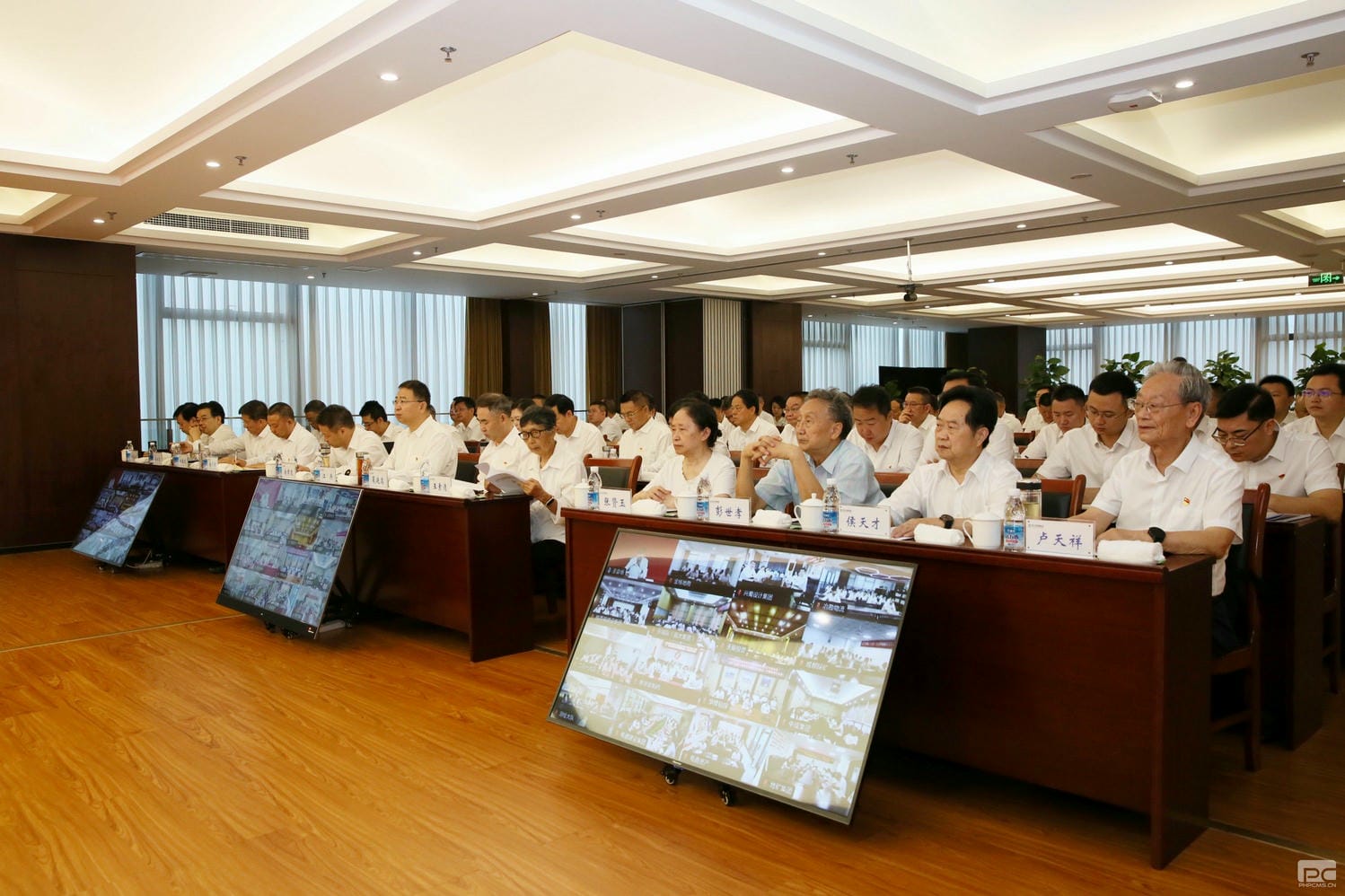 �۲��á�(�й���)���޹�˾����