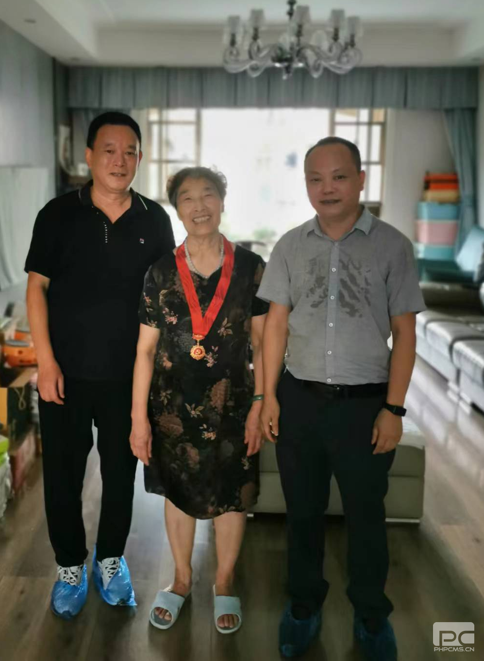 �ش�����쵼�߷�ο�ʡ������ڵ�50�ꡱ�ϵ�Ա