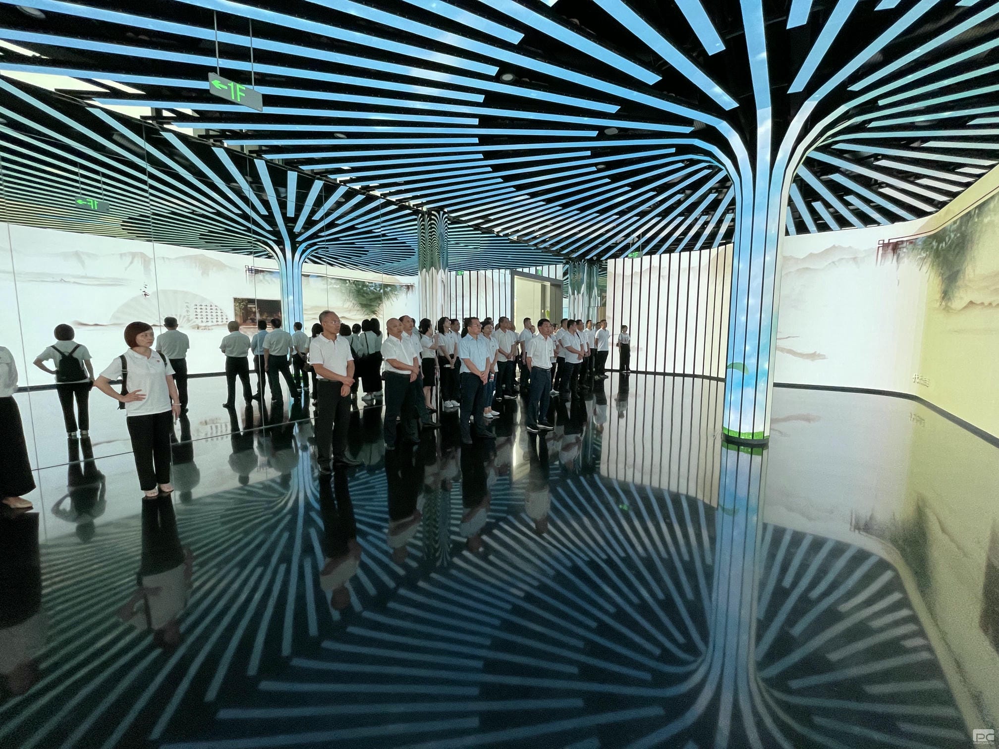 �۲��á�(�й���)���޹�˾����