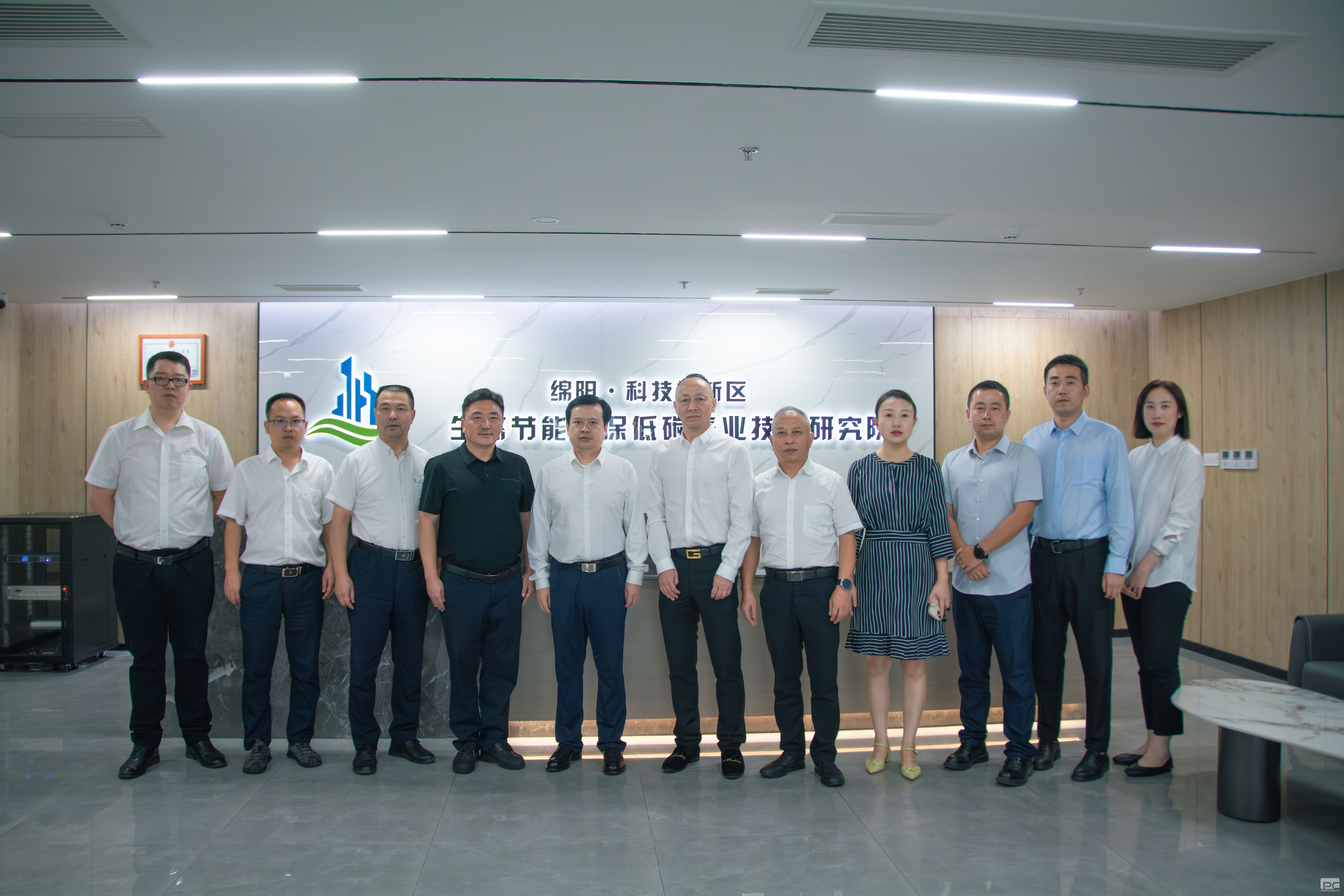 �۲��á�(�й���)���޹�˾����