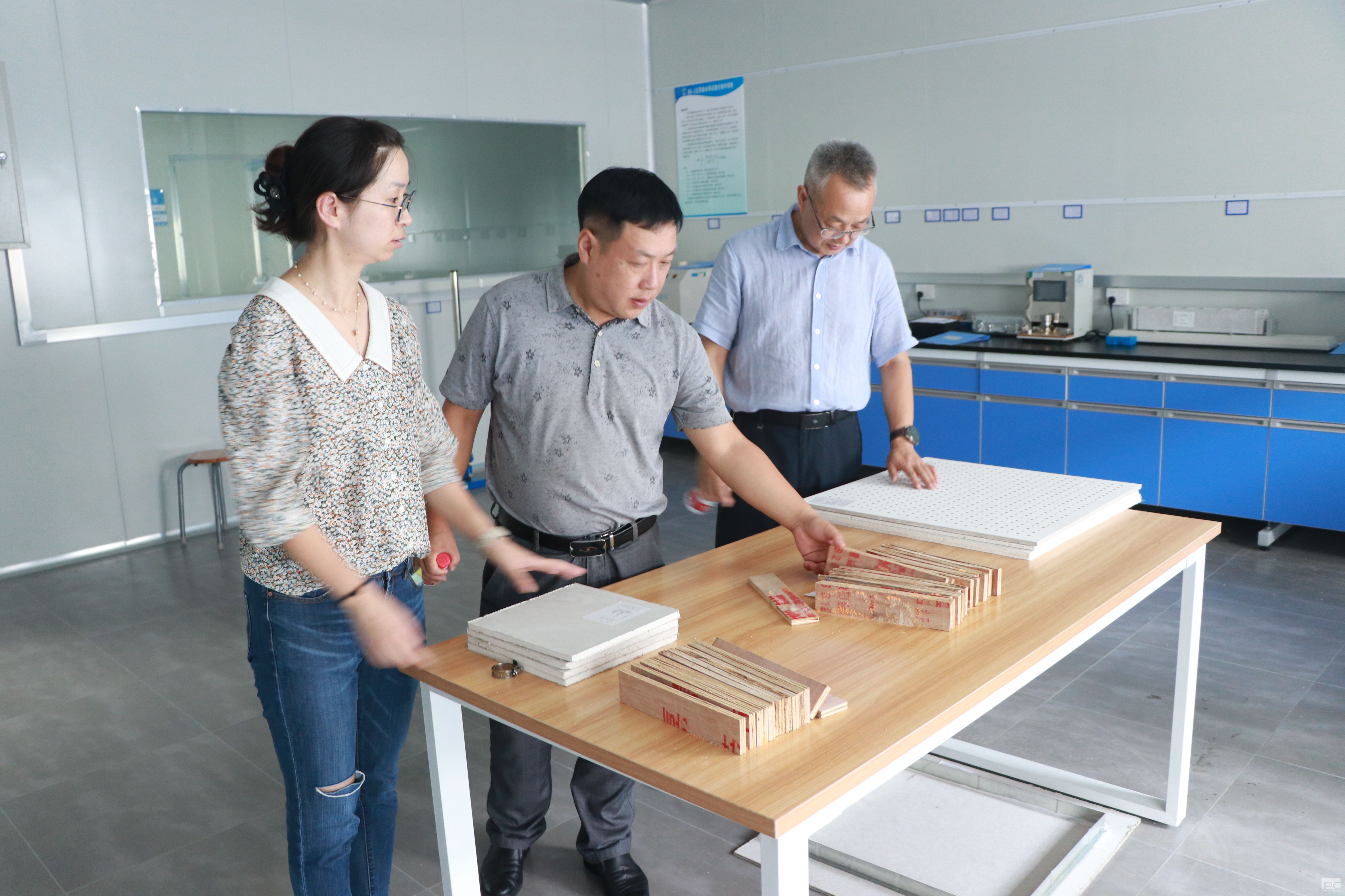 �۲��á�(�й���)���޹�˾����