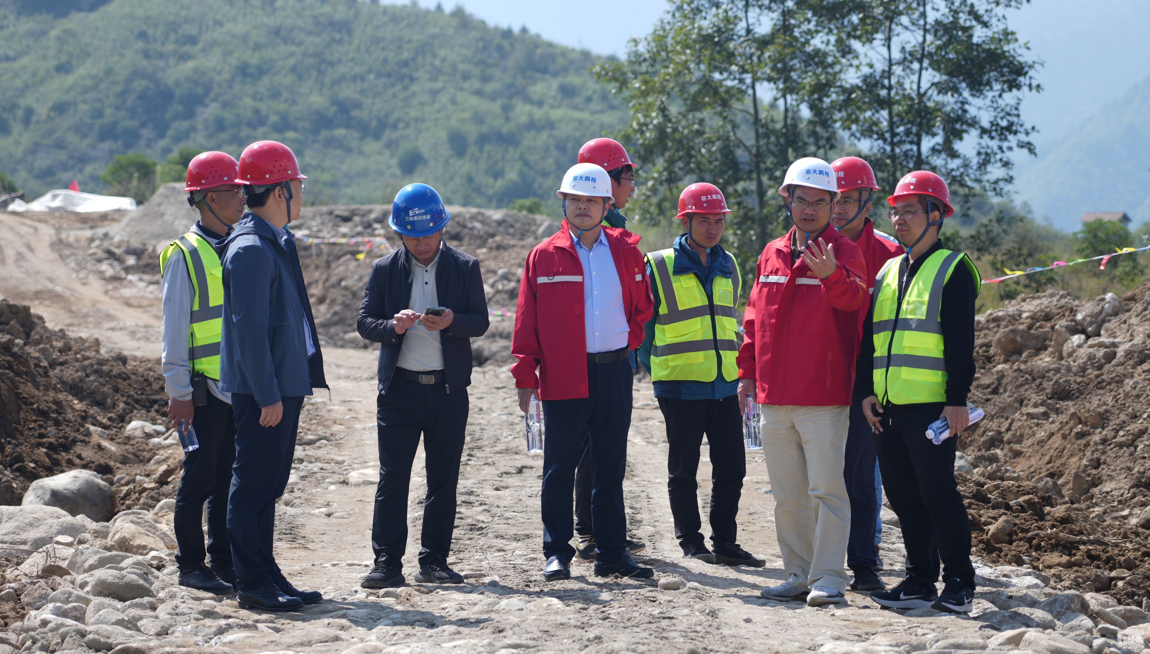 �۲��á�(�й���)���޹�˾����