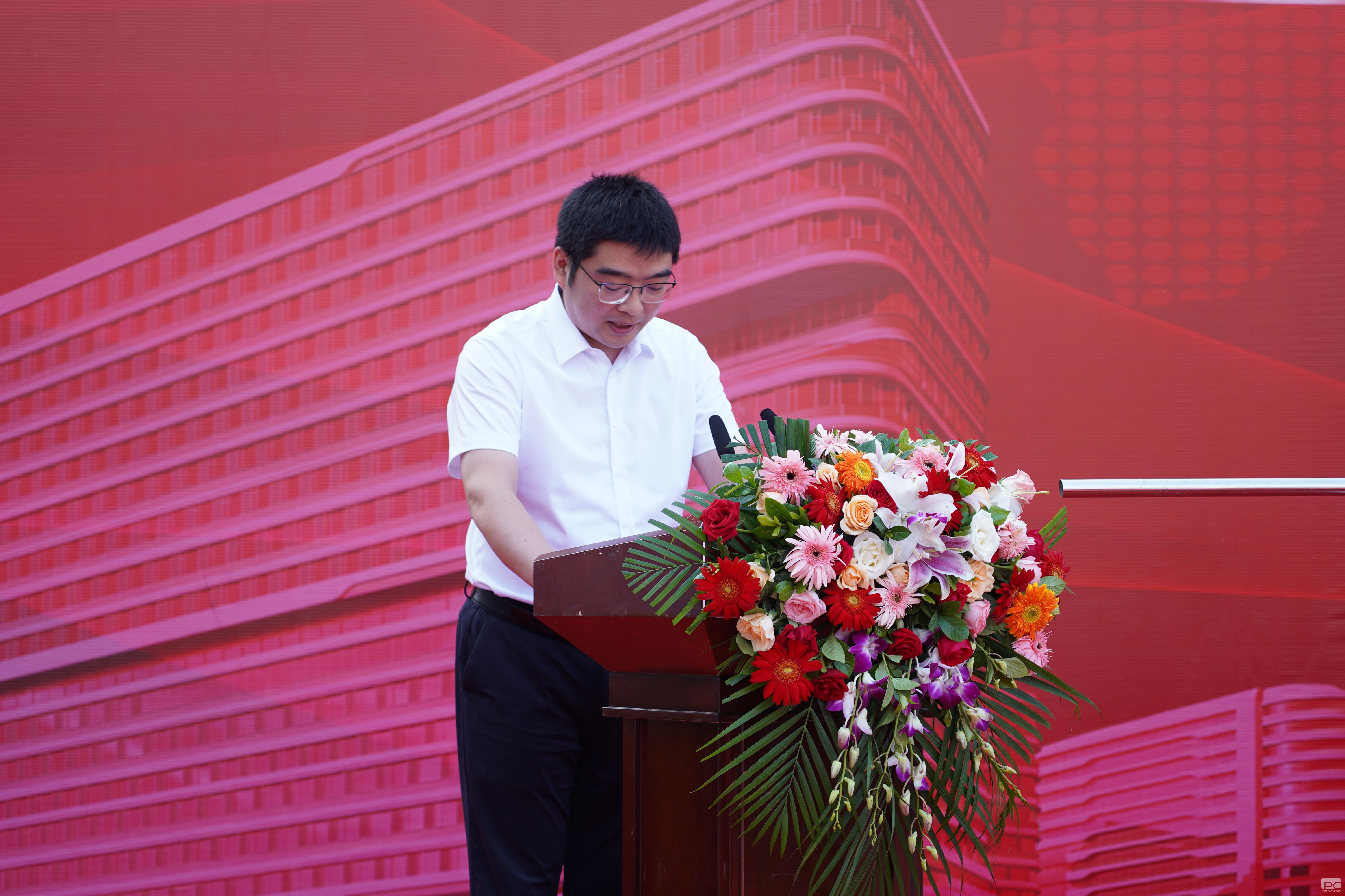 �۲��á�(�й���)���޹�˾����