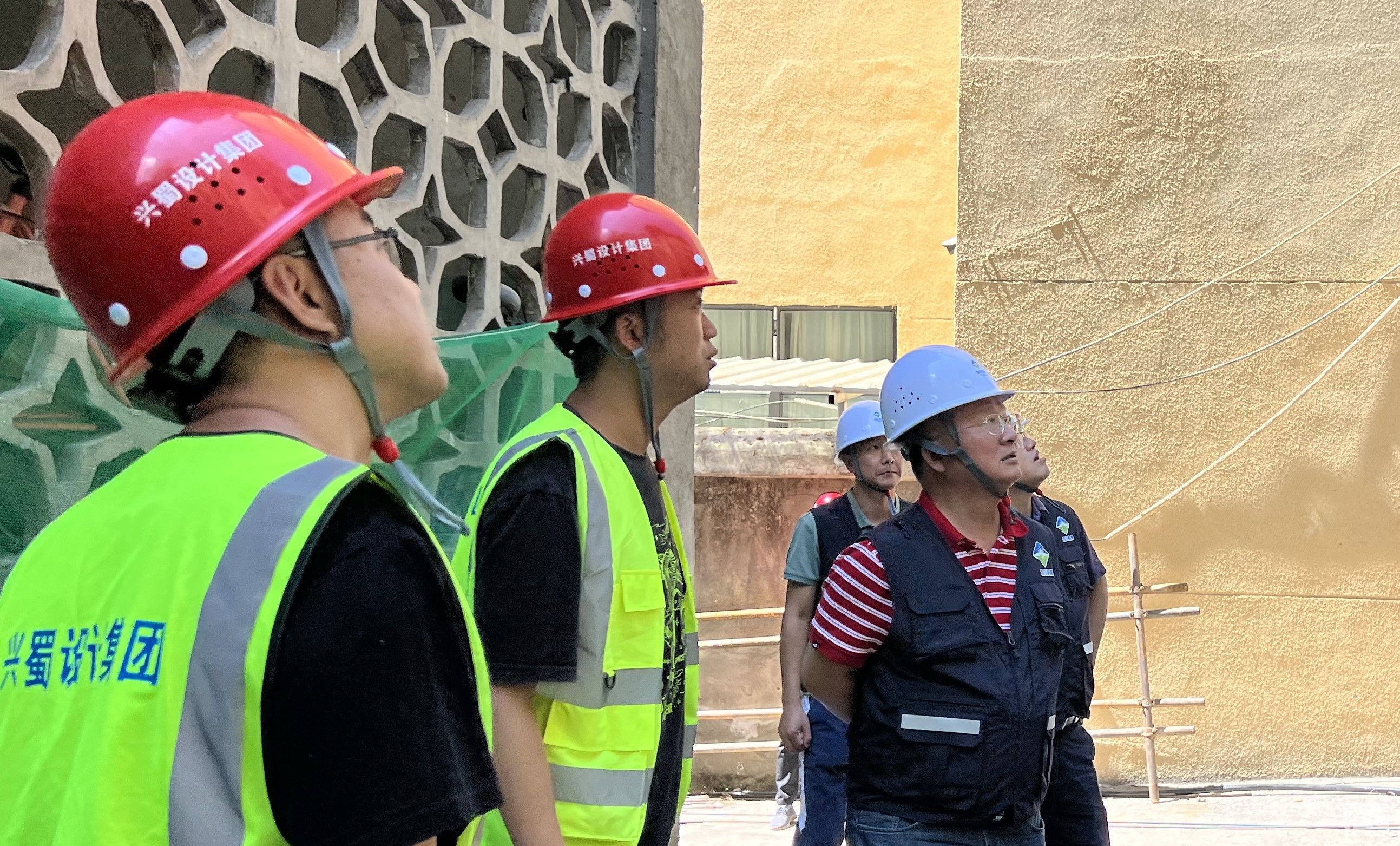 ������Ƽ��ŵ�ί��ǡ����³������ԡ��Ĳ���ֱ������������Ŀһ�߿�չ���ּ��ֺ��������������������