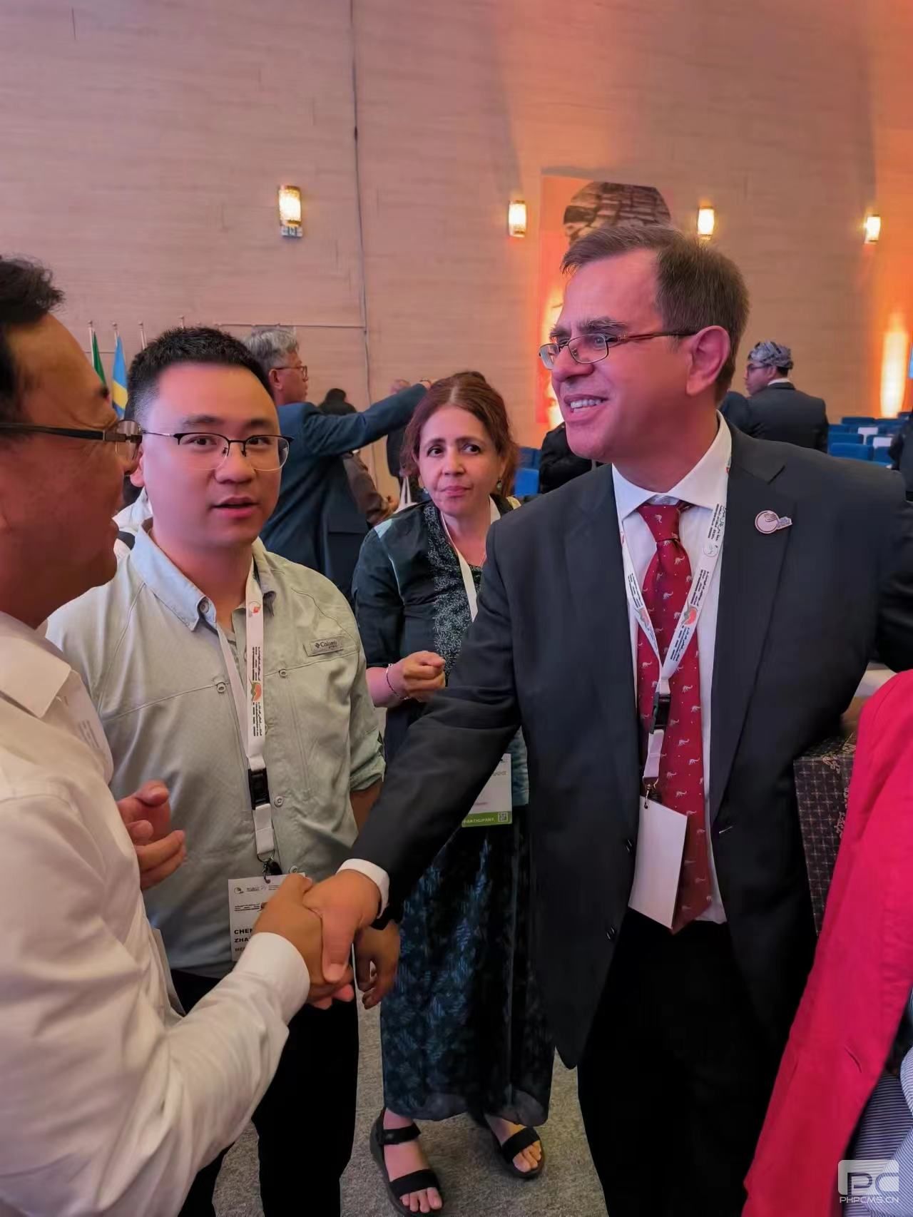 �۲��á�(�й���)���޹�˾����