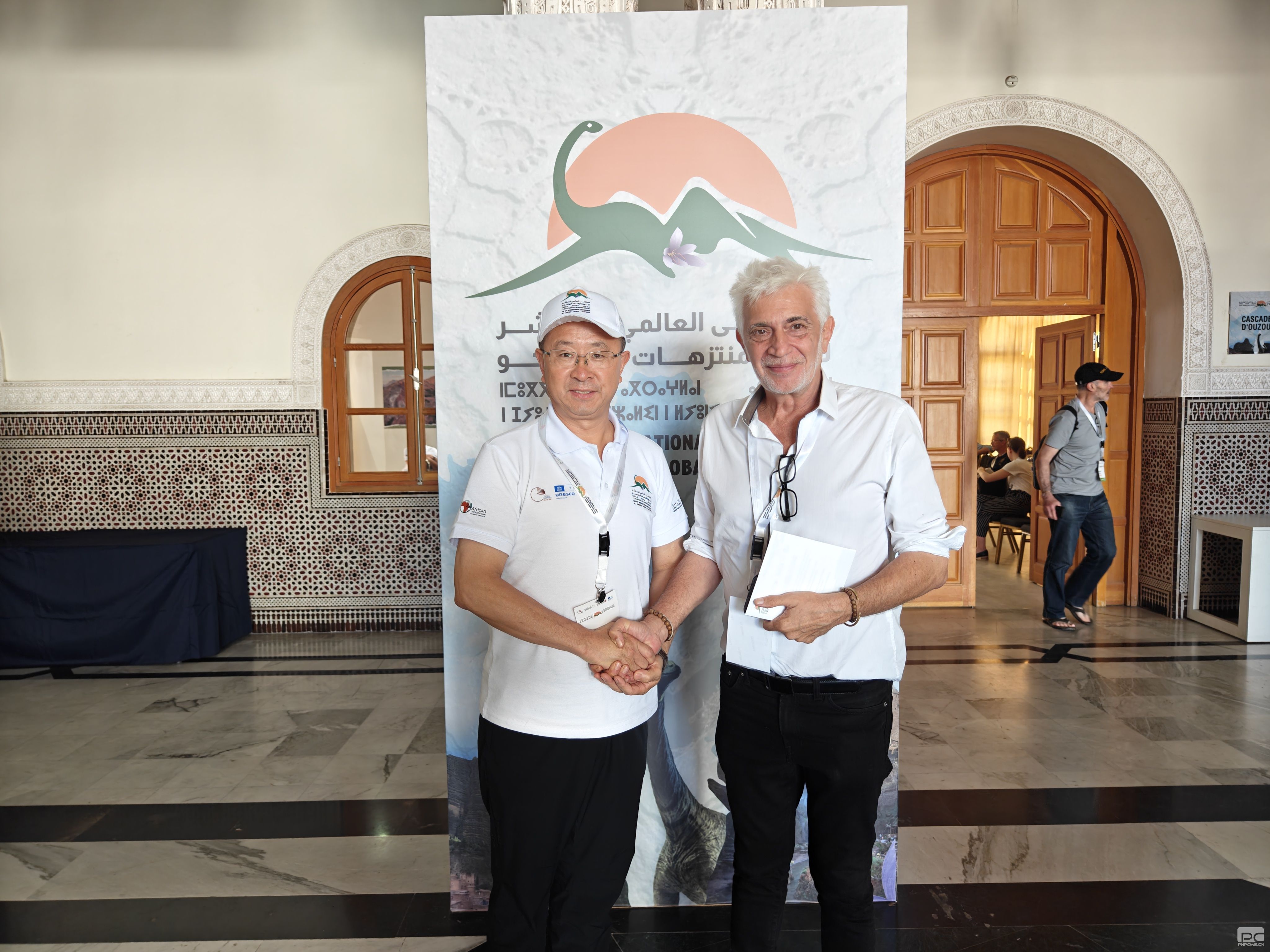 �۲��á�(�й���)���޹�˾����