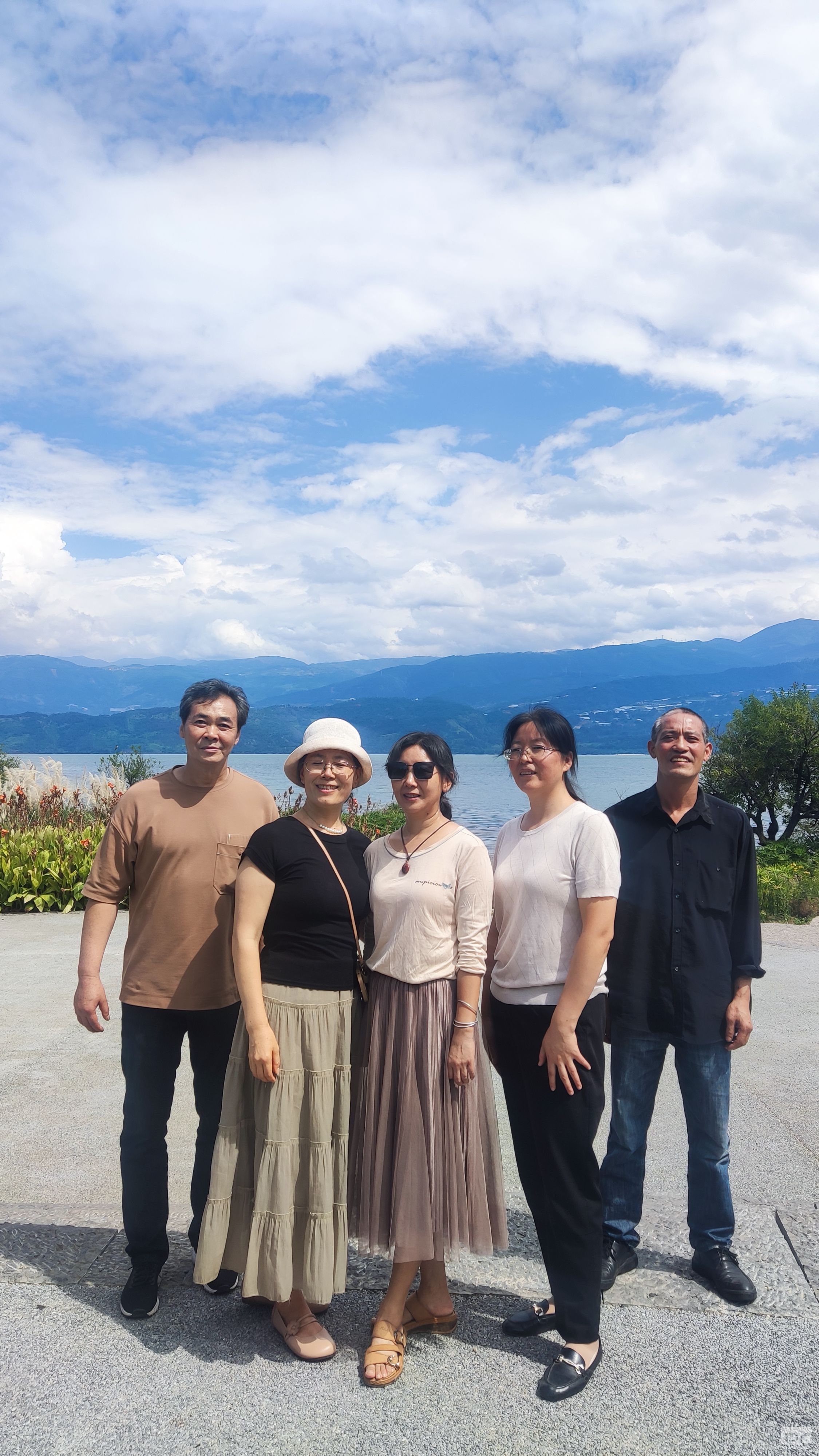 �۲��á�(�й���)���޹�˾����