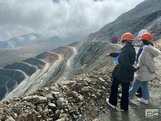 �۲��á�(�й���)���޹�˾����