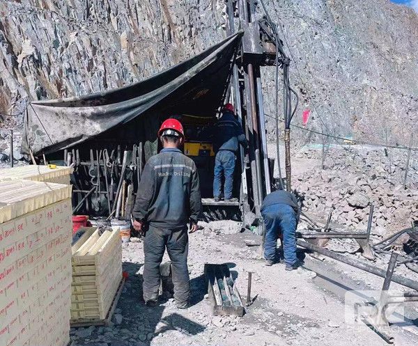 �۲��á�(�й���)���޹�˾����