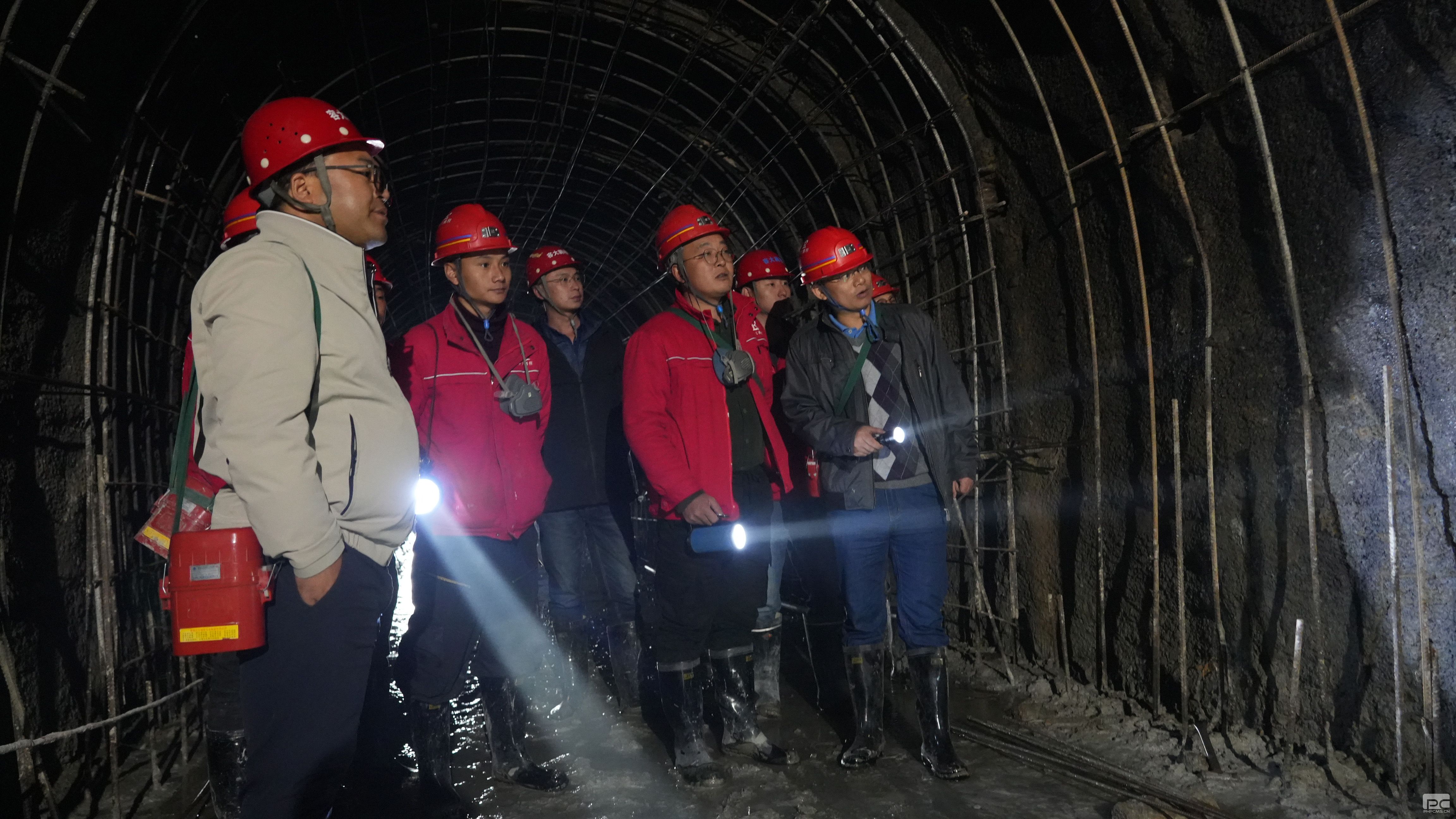 �۲��á�(�й���)���޹�˾����