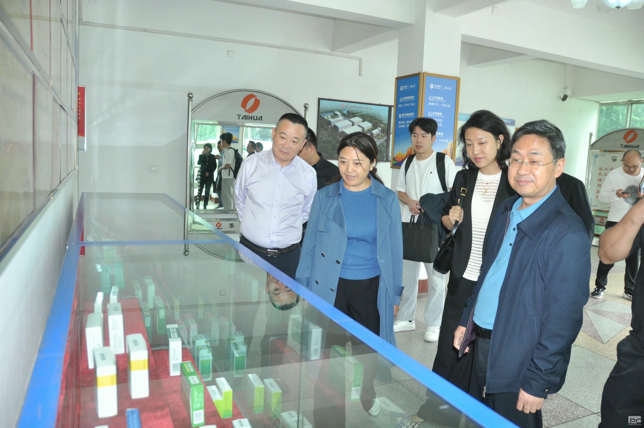 �۲��á�(�й���)���޹�˾����