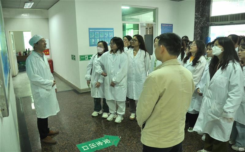 �ɶ���ҽҩ��ѧ����ҽҩѧԺʦ����̩������ҩ����ѧϰ