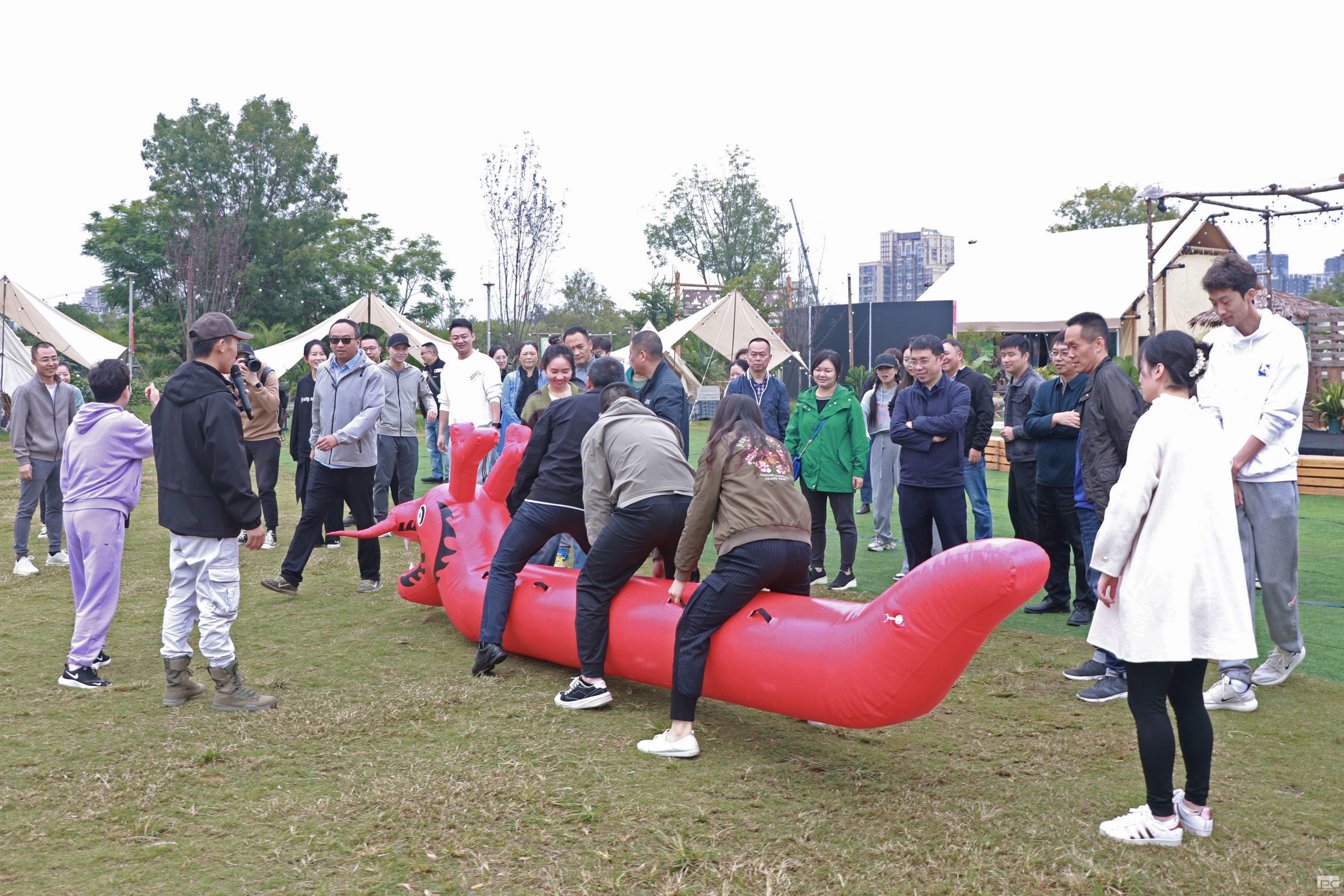 �۲��á�(�й���)���޹�˾����