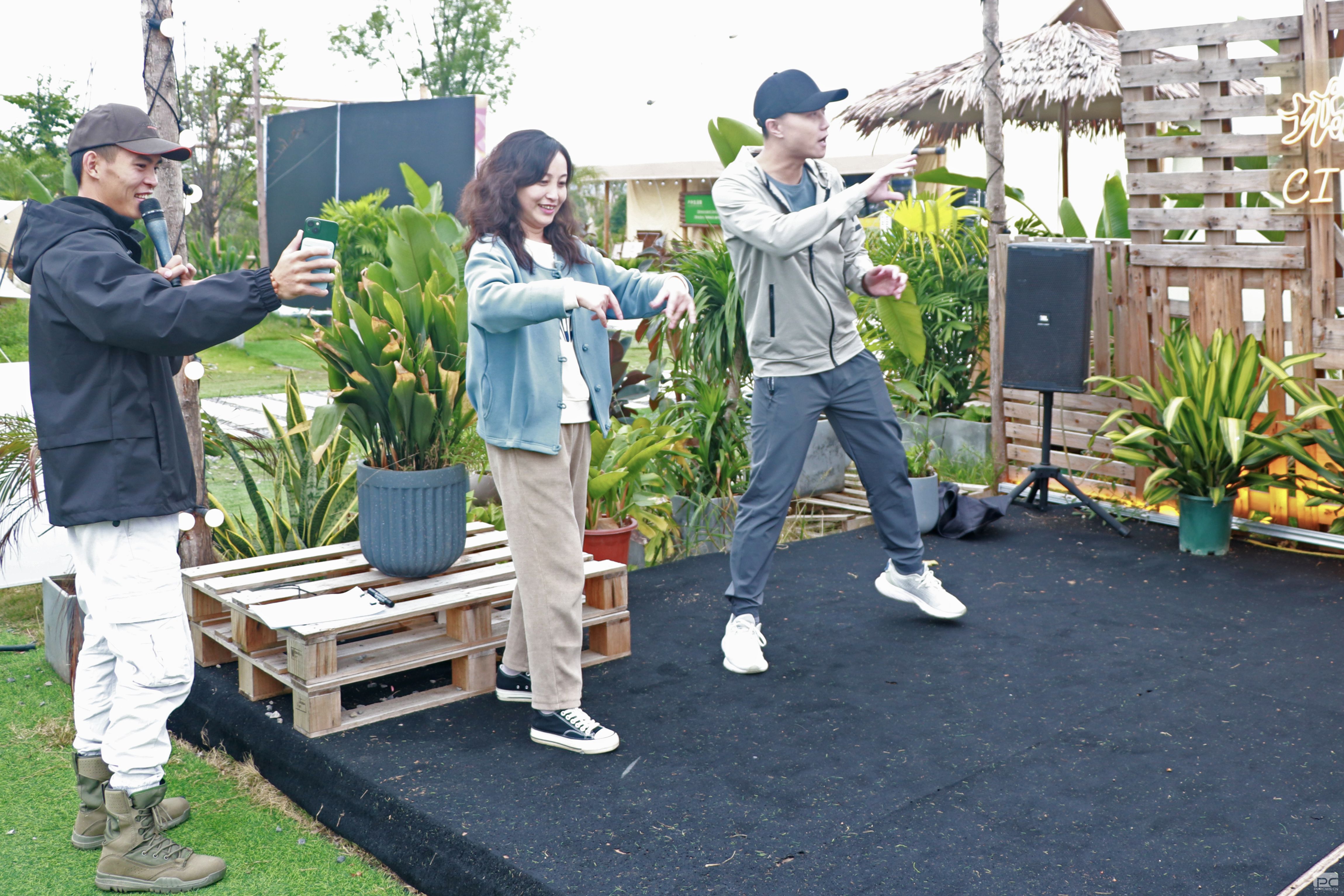 �۲��á�(�й���)���޹�˾����