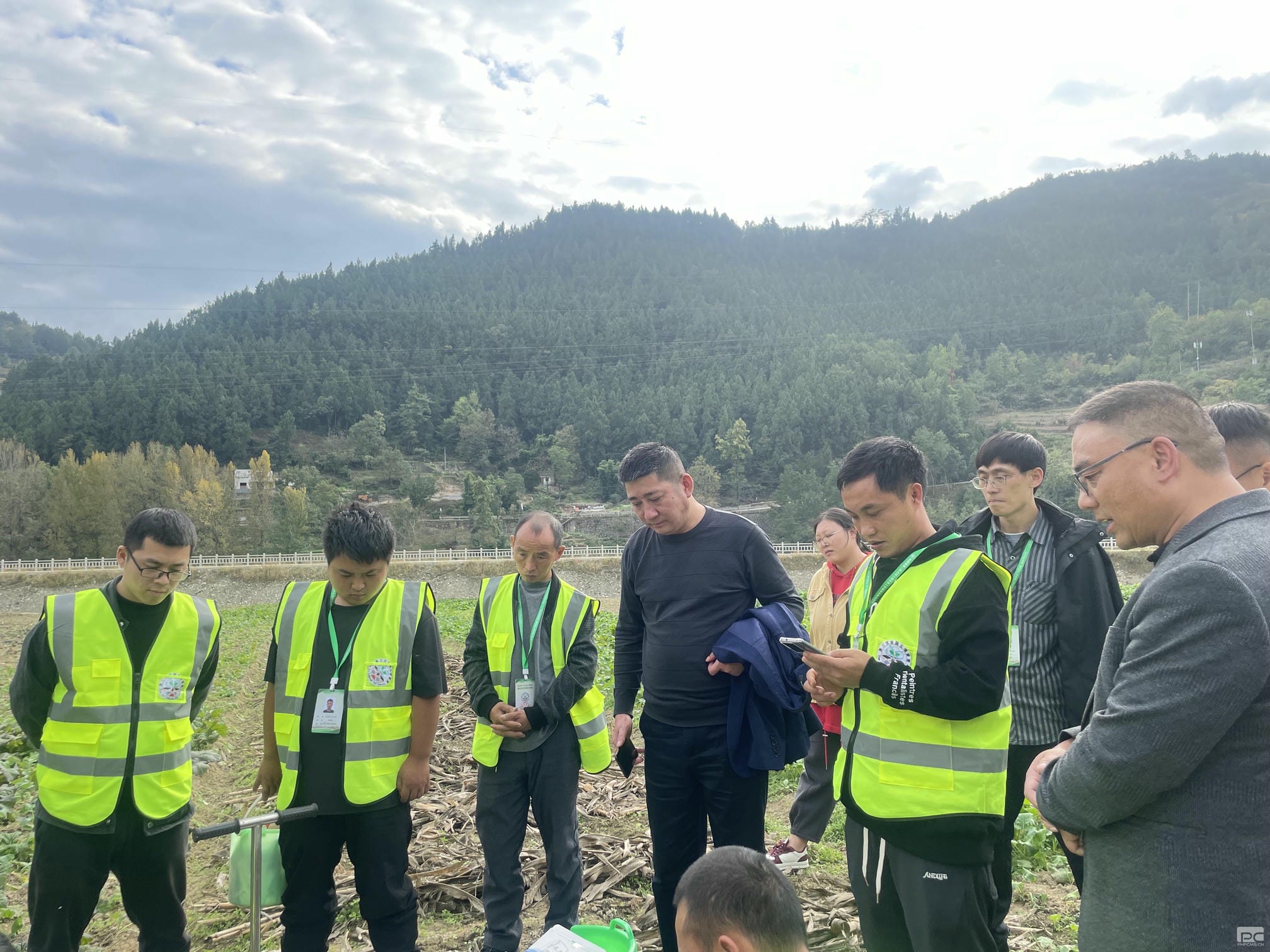 �۲��á�(�й���)���޹�˾����