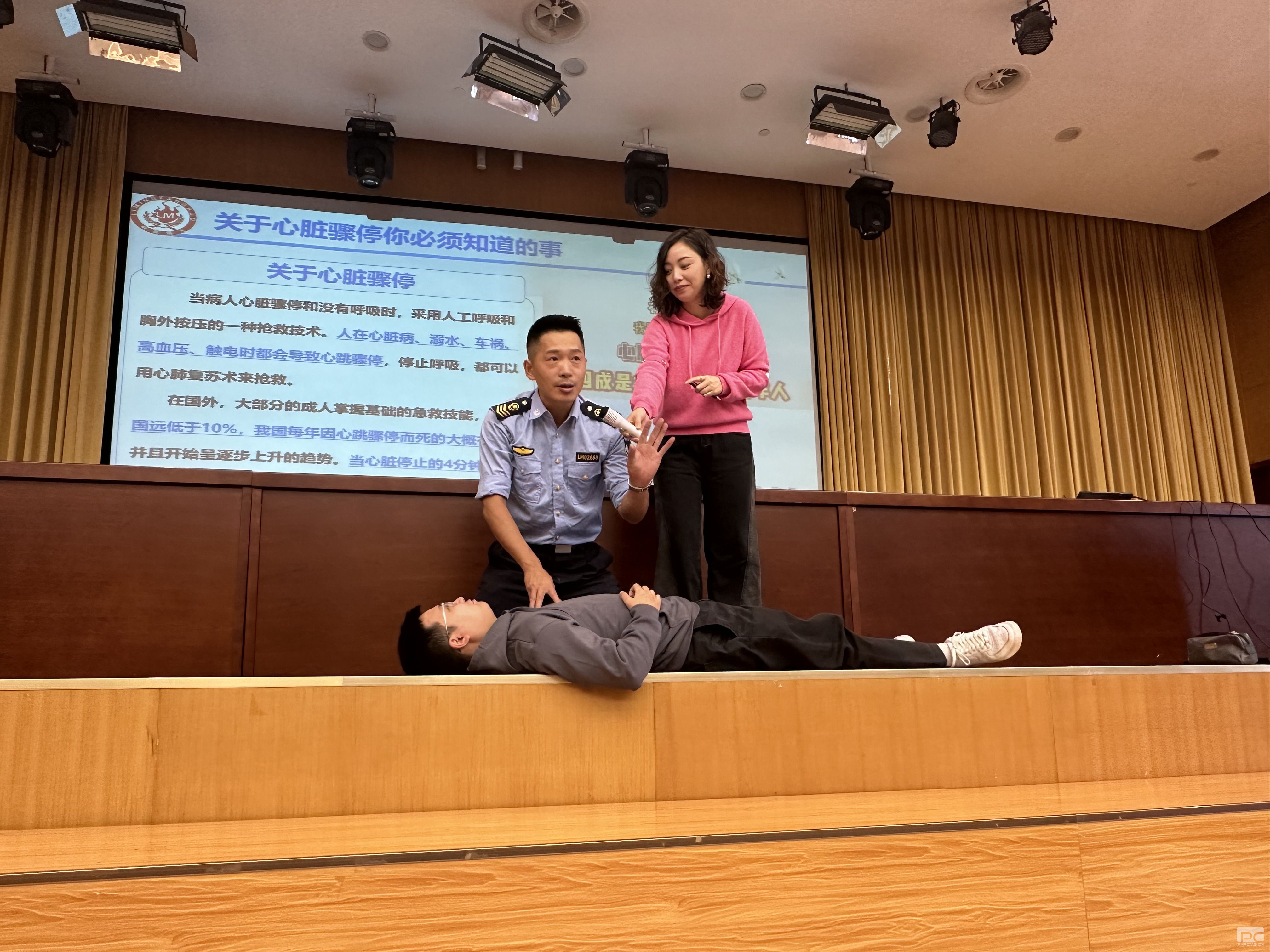 �۲��á�(�й���)���޹�˾����