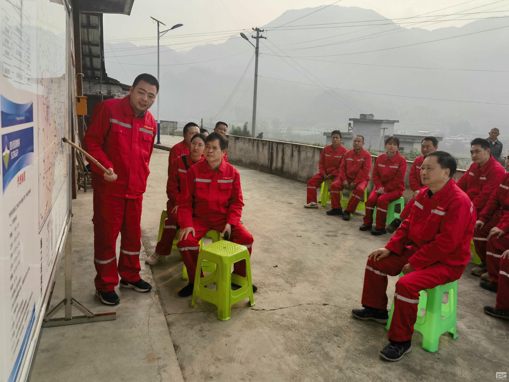 �۲��á�(�й���)���޹�˾����