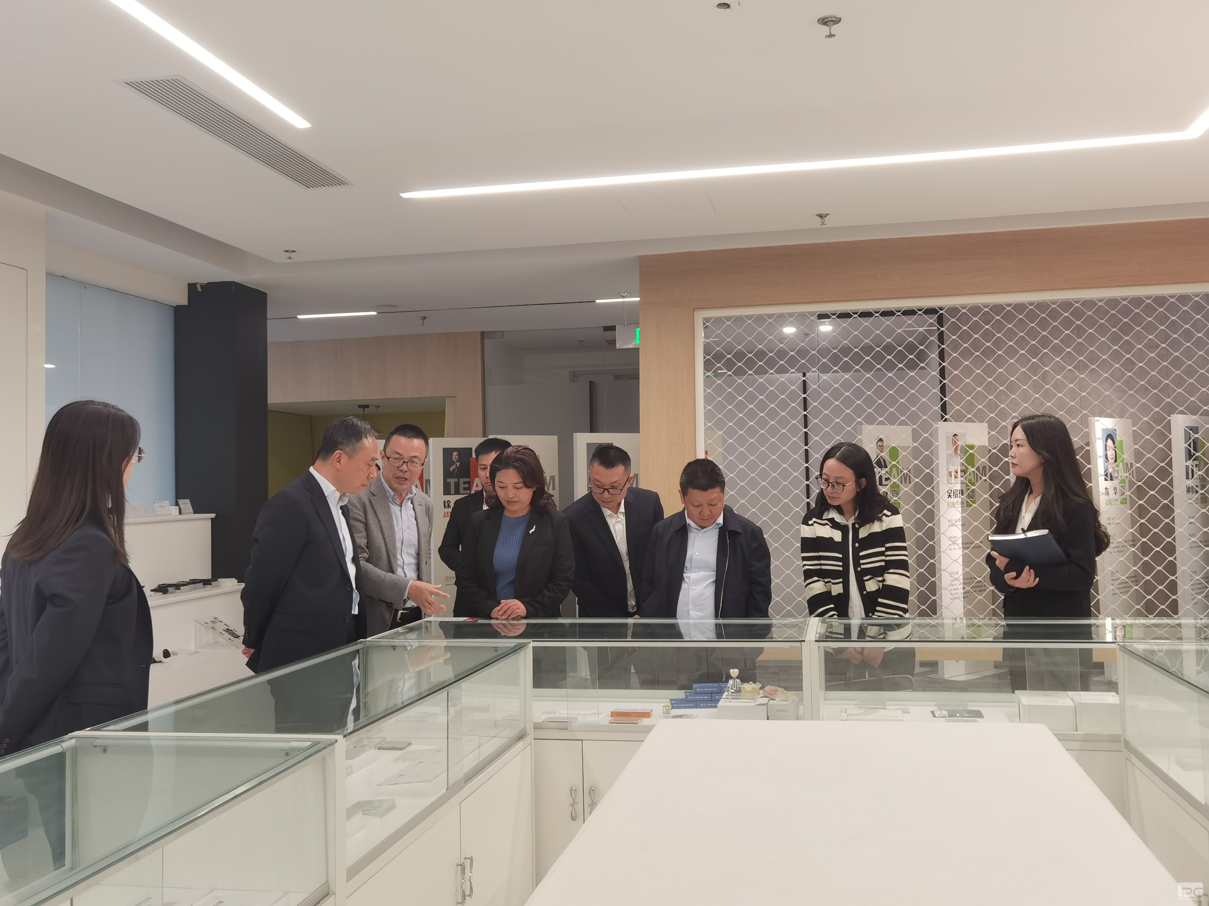 �۲��á�(�й���)���޹�˾����