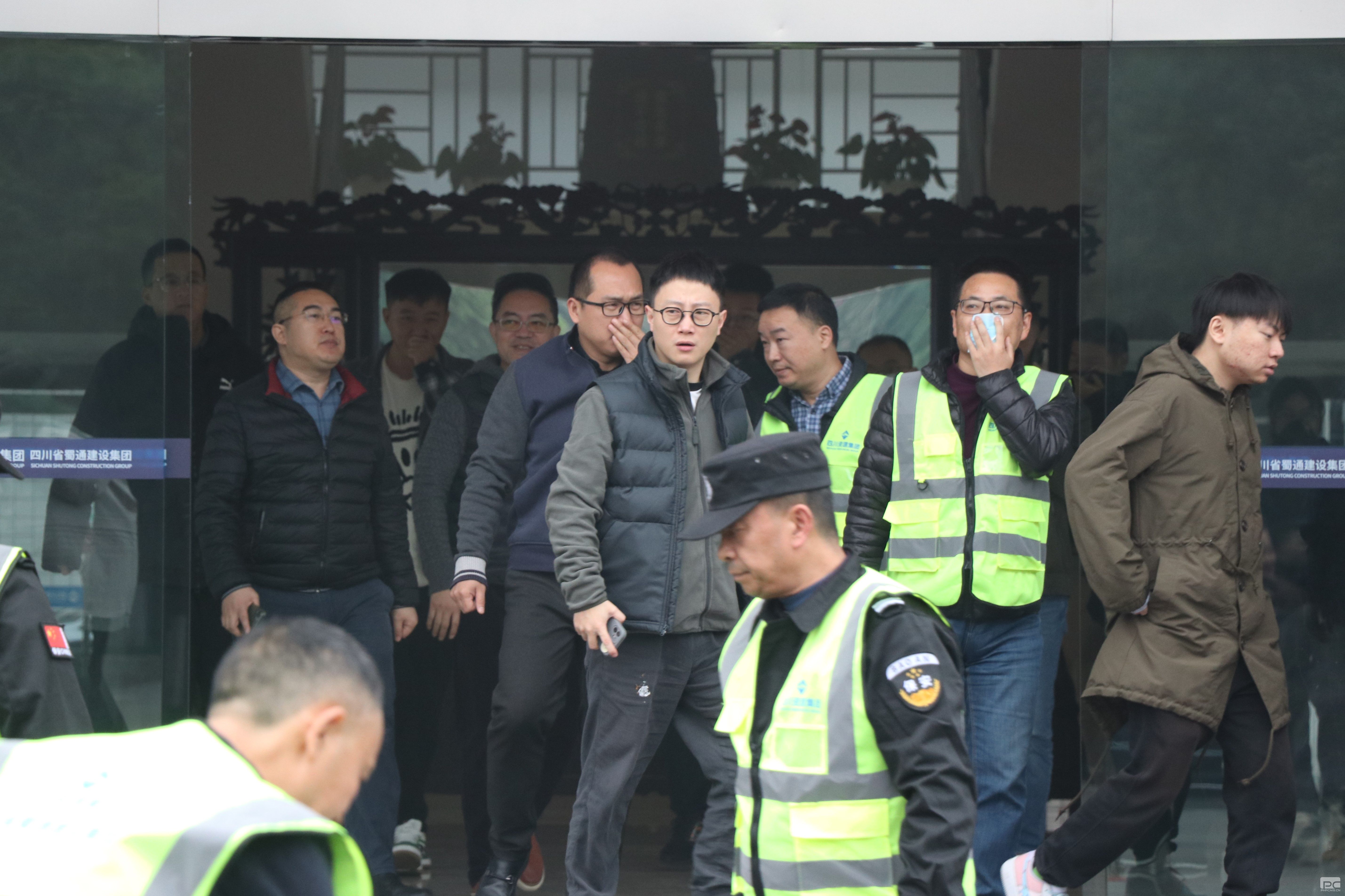 �۲��á�(�й���)���޹�˾����