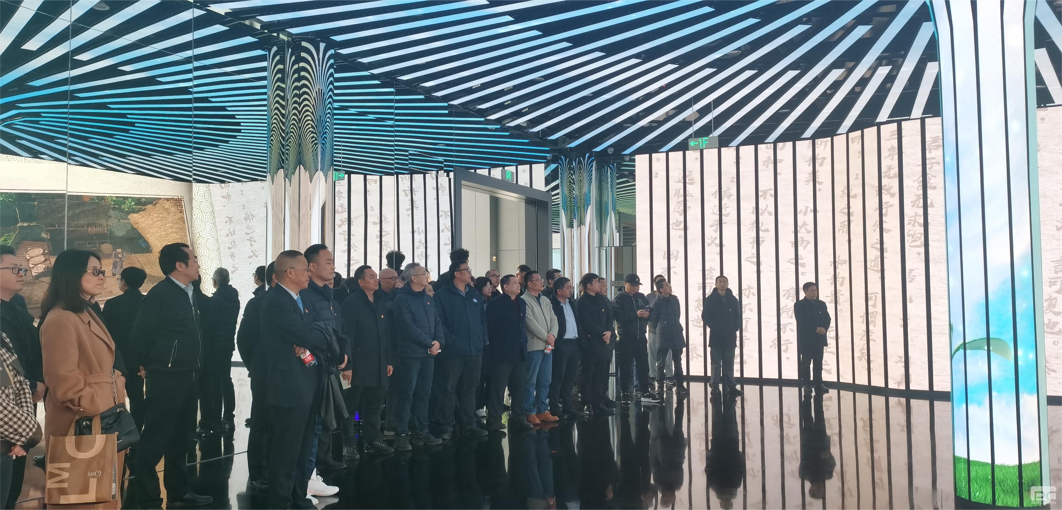 �۲��á�(�й���)���޹�˾����