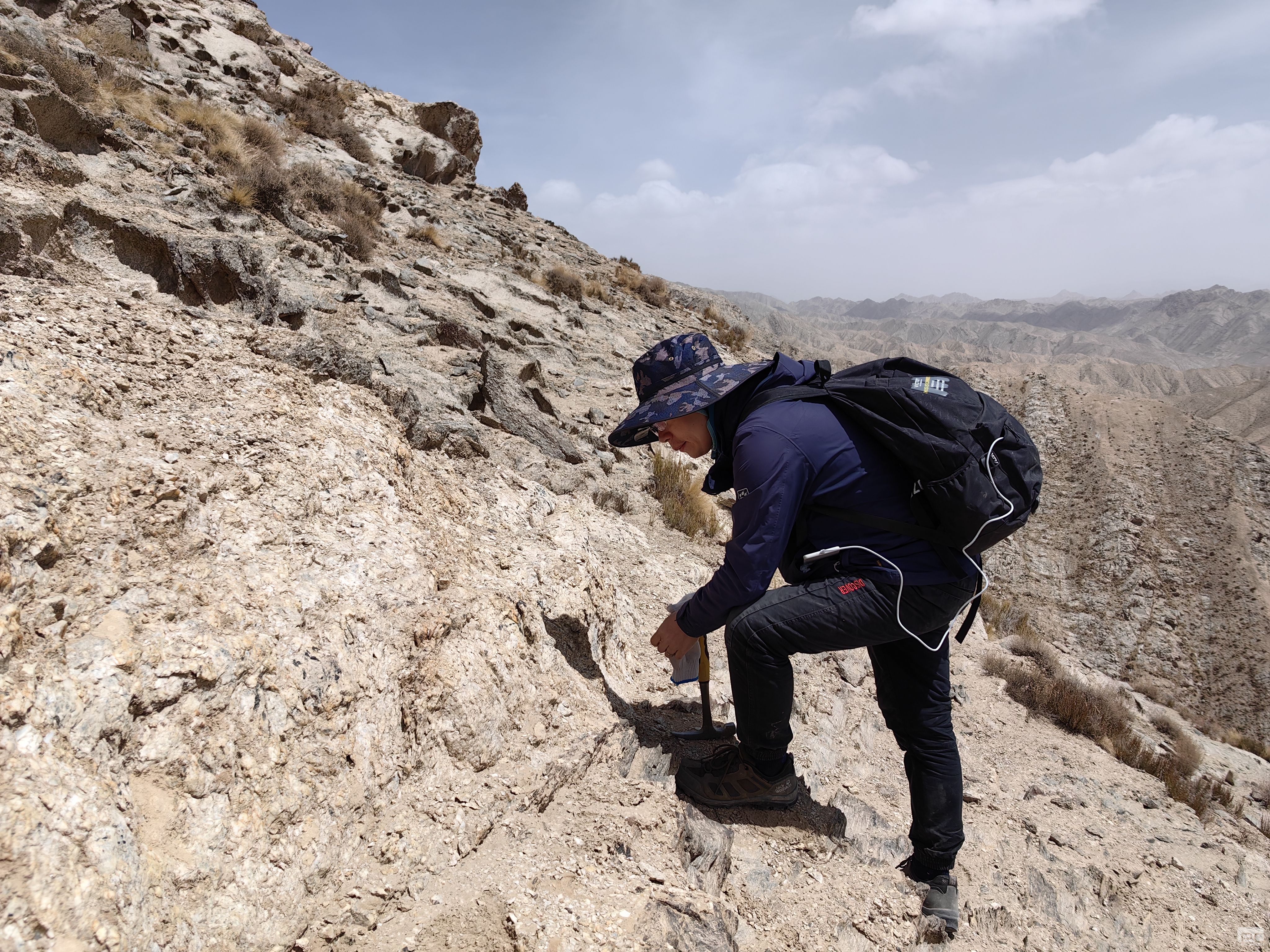 �۲��á�(�й���)���޹�˾����