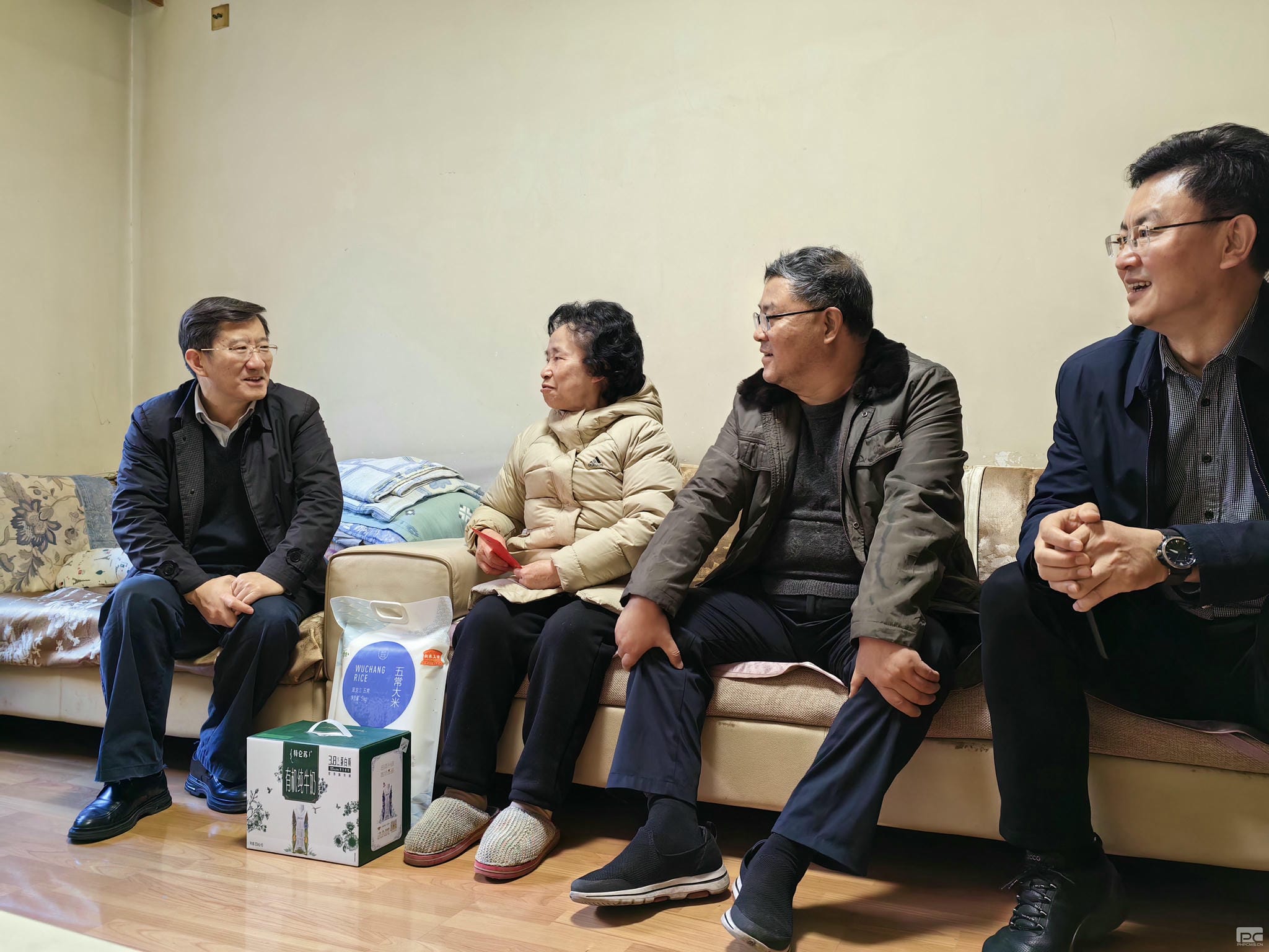 ����ǰϦο������ů��ŨŨ�ذ�ů���� ���������쵼һ�п�չ�´�����ů�˶�