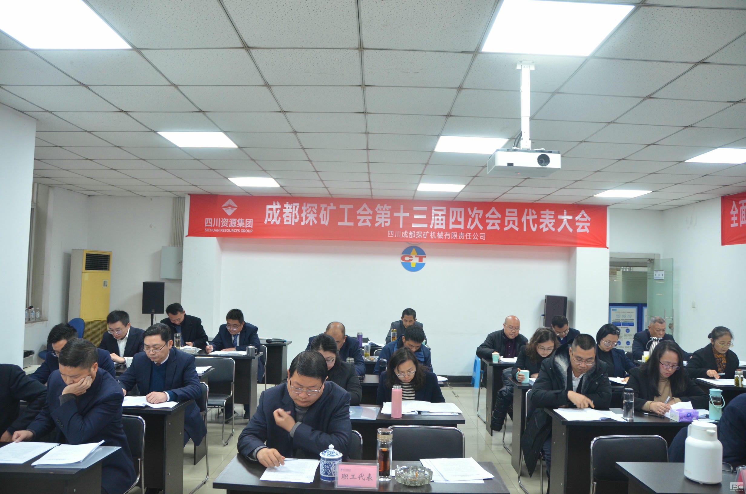 �ɶ�̽�󹤻��ٿ���ʮ�����Ĵλ�Ա�������