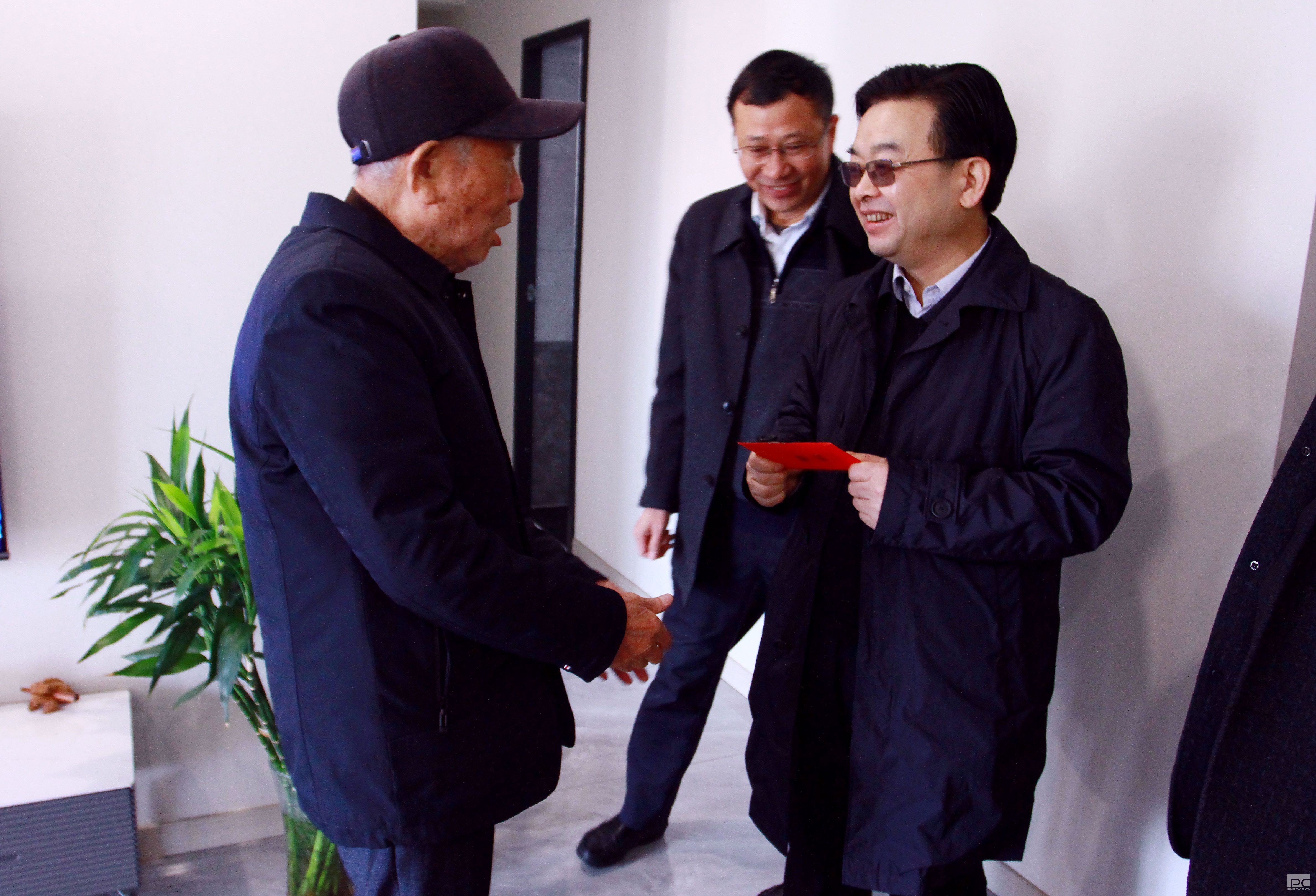 �����쵼�ʶӸ�һ������쿪չ 2024�괺������ů�˶�