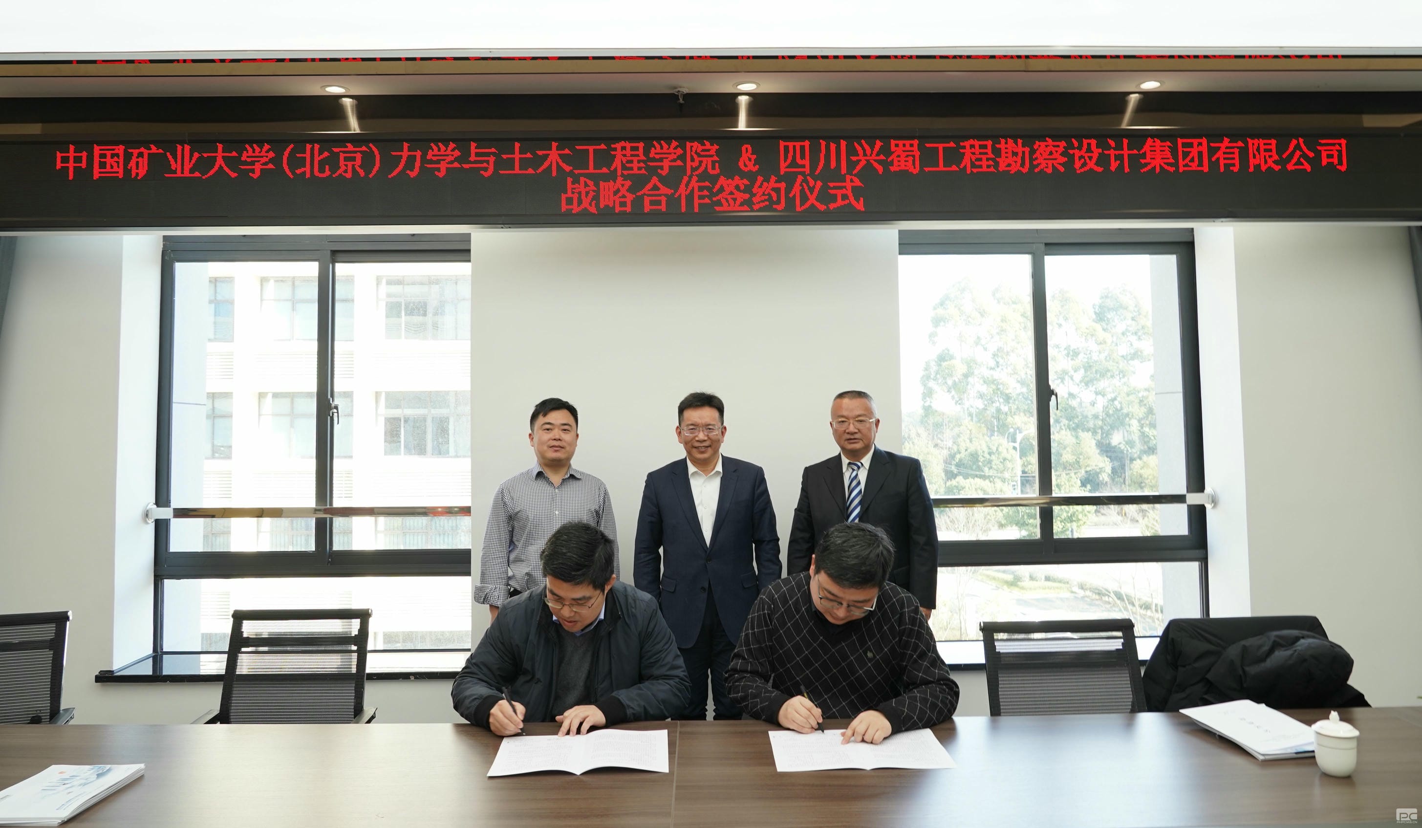 �۲��á�(�й���)���޹�˾����