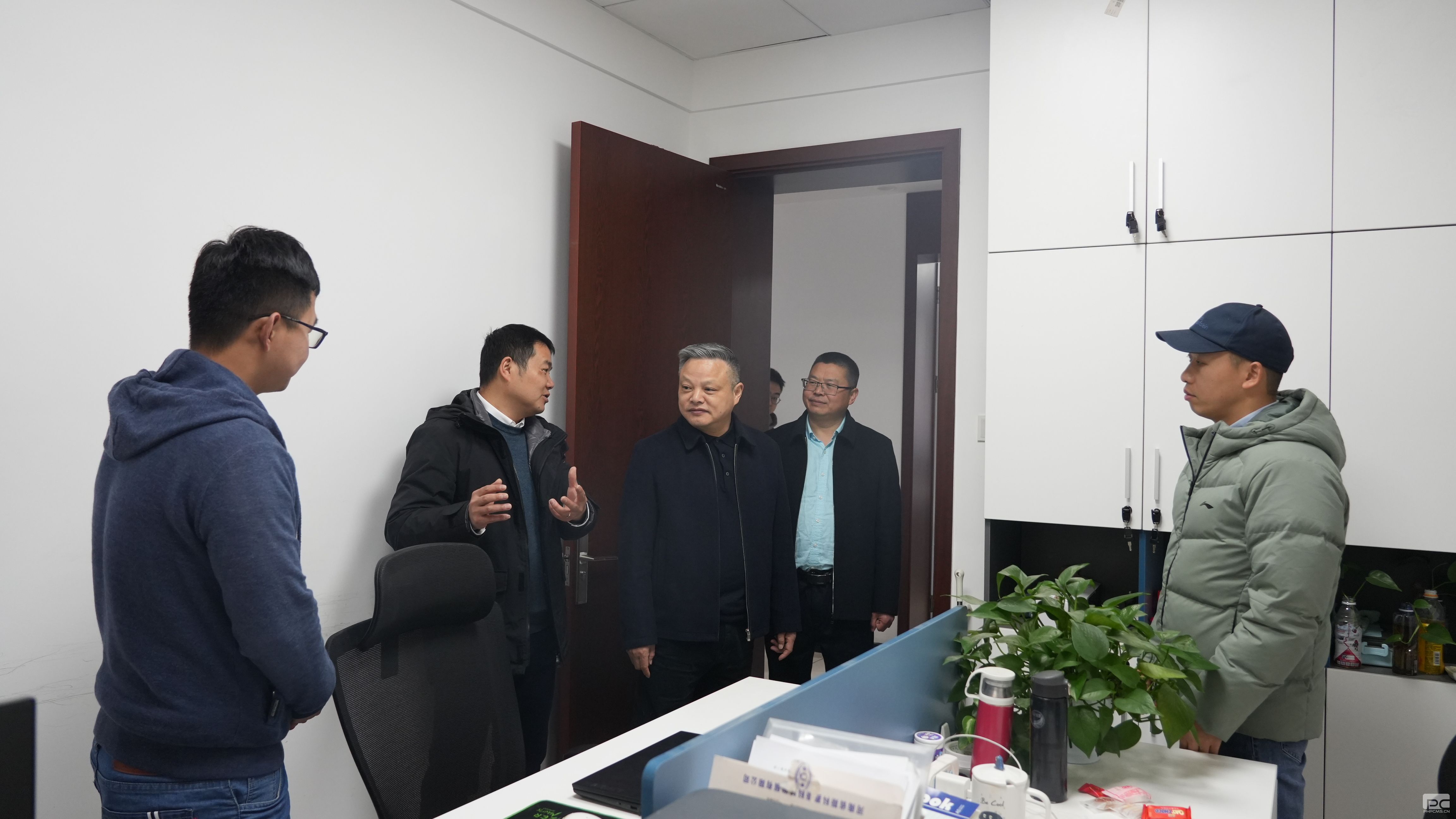 �۲��á�(�й���)���޹�˾����