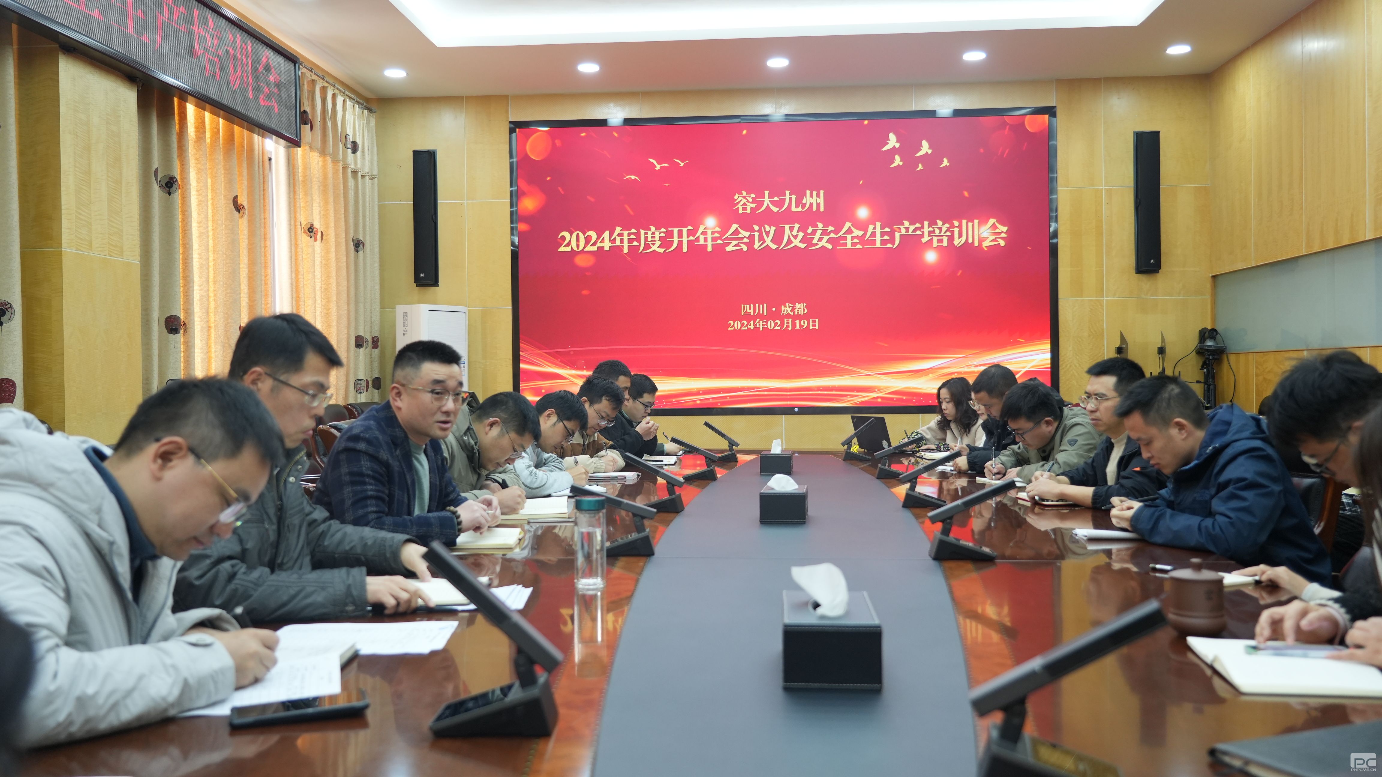 �۲��á�(�й���)���޹�˾����