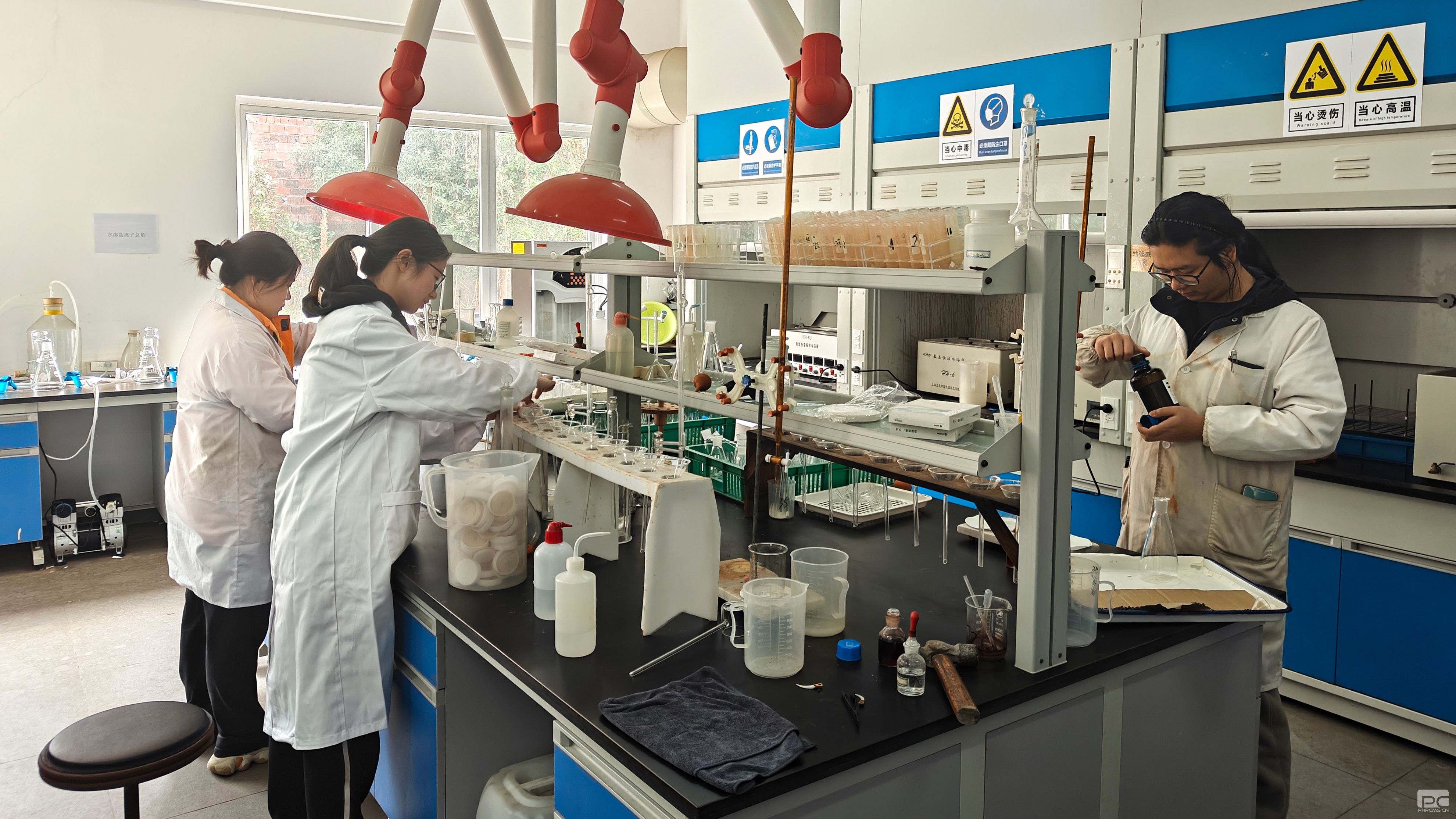 �۲��á�(�й���)���޹�˾����