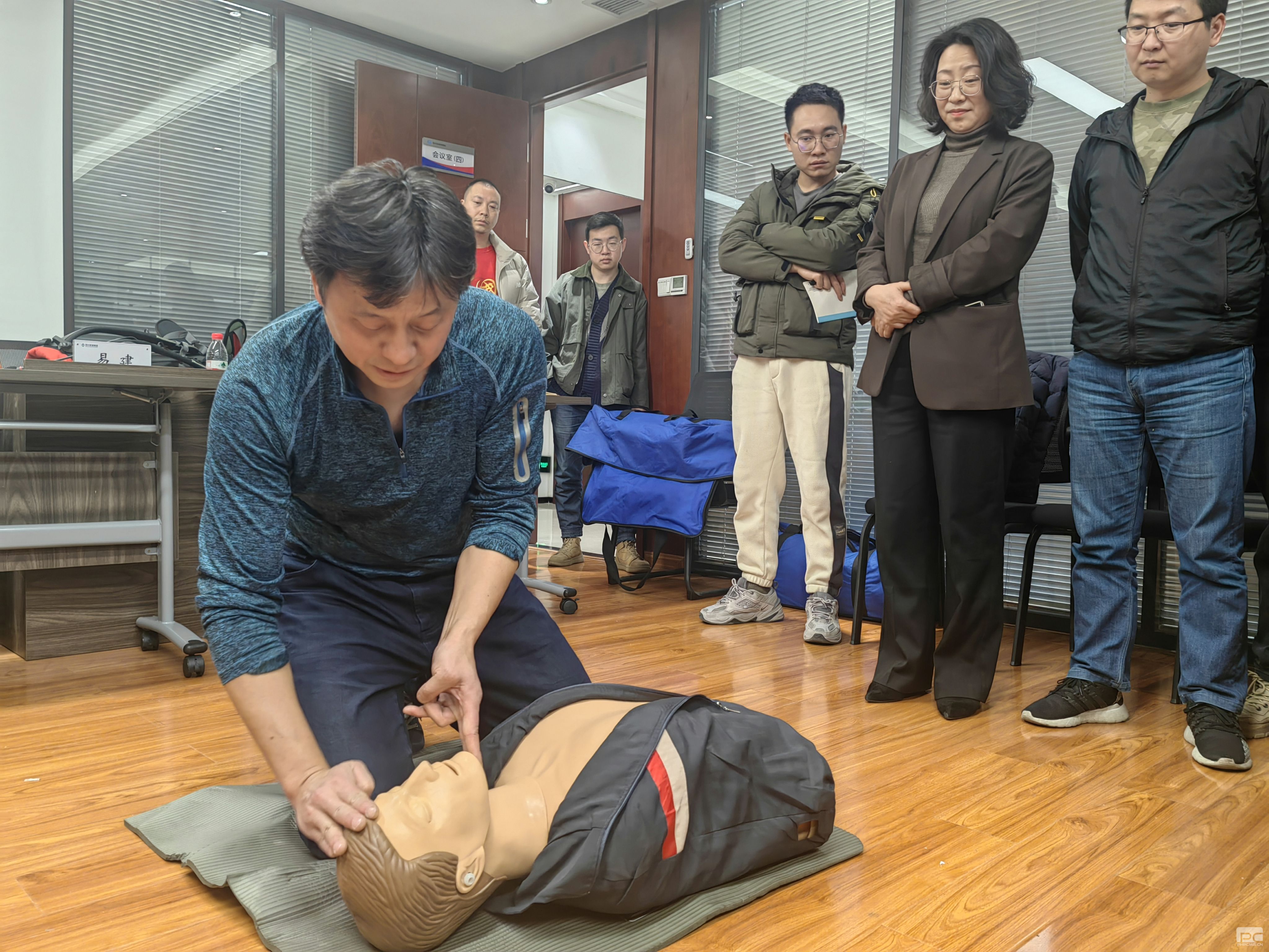 �۲��á�(�й���)���޹�˾����