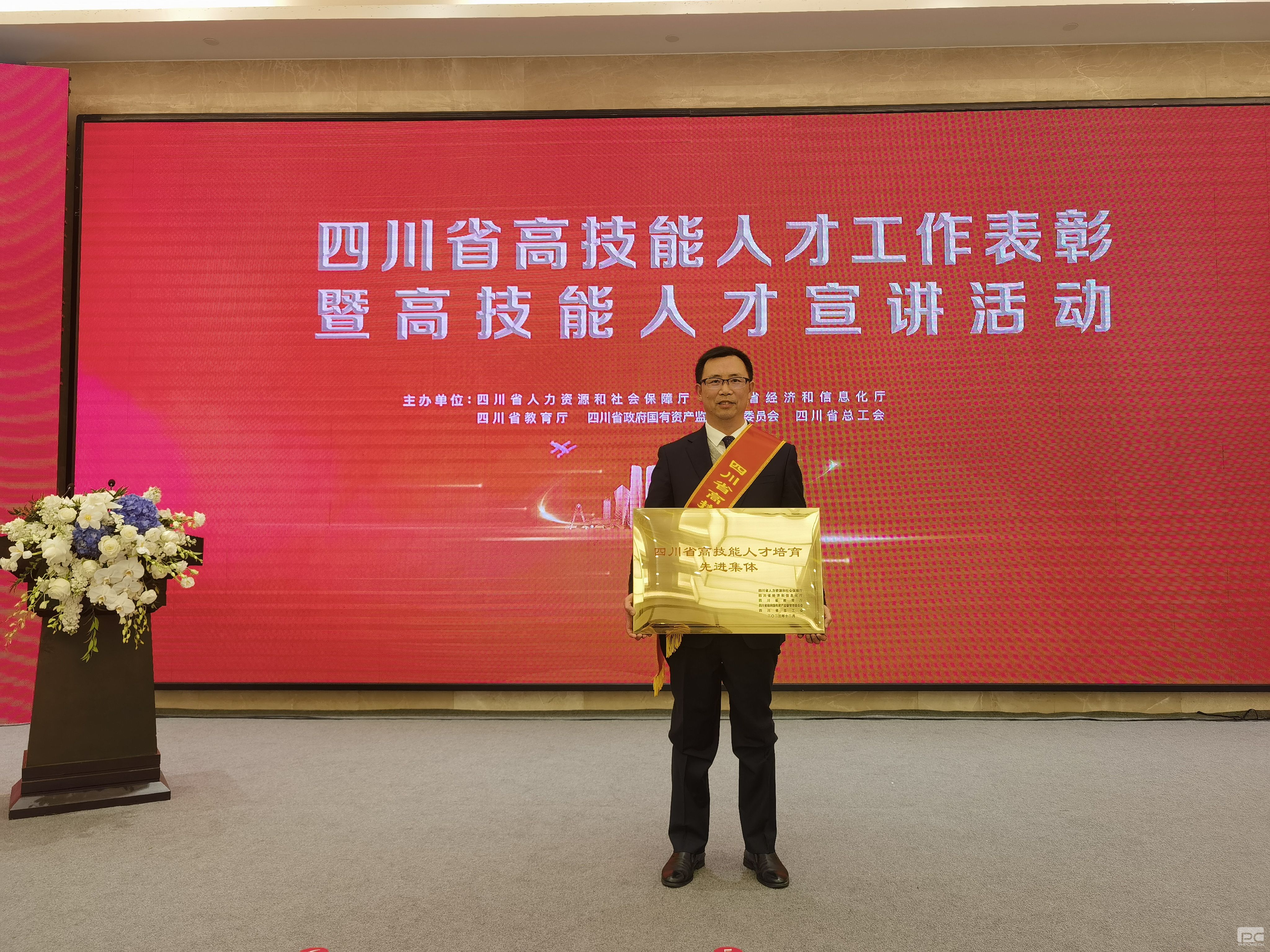 �۲��á�(�й���)���޹�˾����