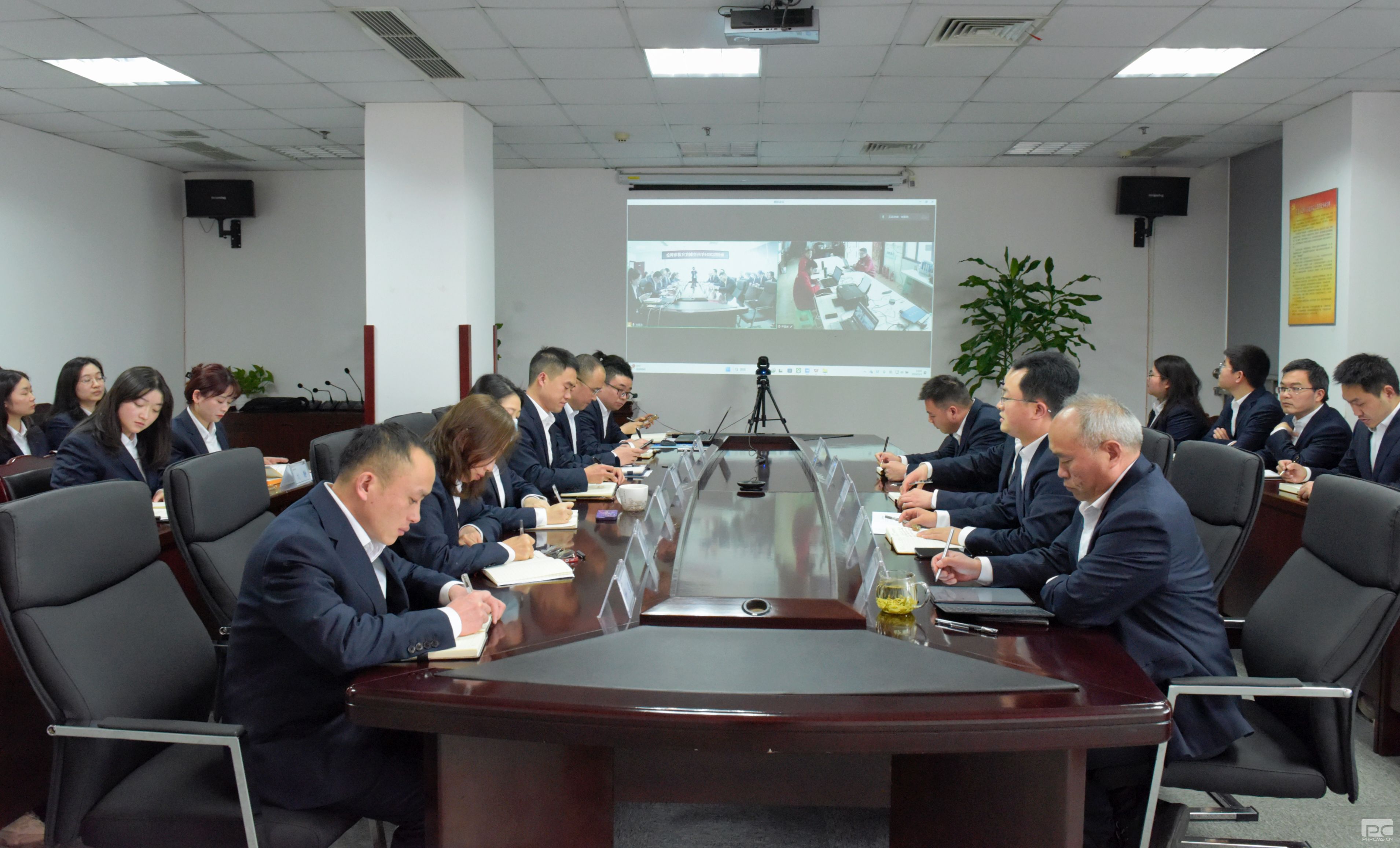 �۲��á�(�й���)���޹�˾����